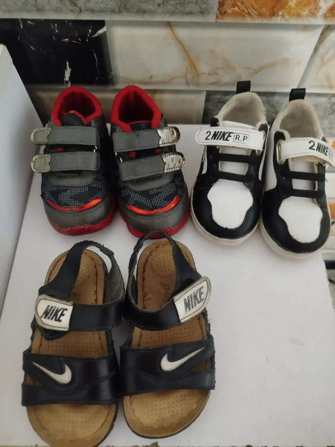 کتونی|کیف، کفش، کمربند|کاشان, زیدی|دیوار