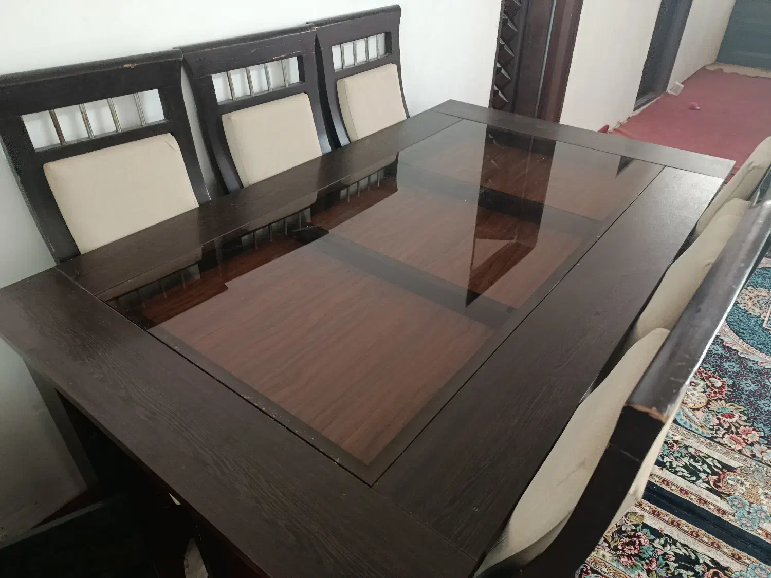 میز غذا خوری. و پرده|میز و صندلی غذاخوری|سراجو, |دیوار