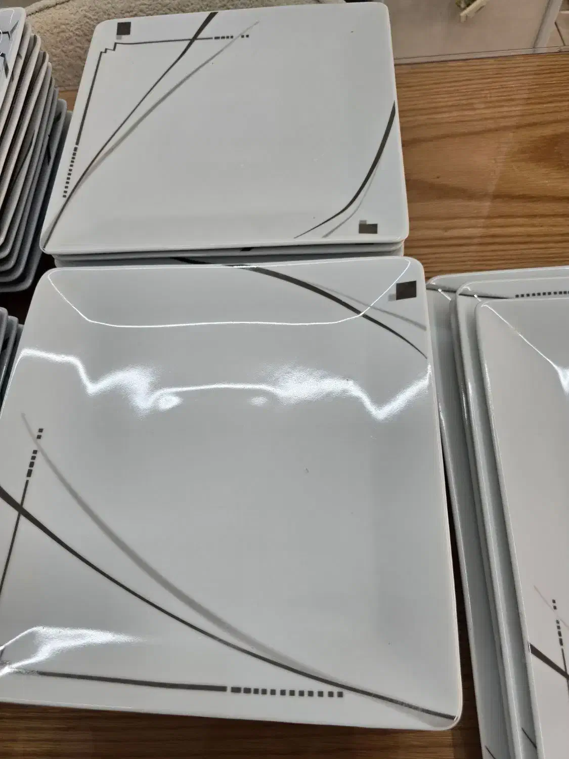 ظروف غذاخوری چینی پارمیس۱۸نفره|ظروف سرو و پذیرایی|اصفهان, کشاورزی|دیوار