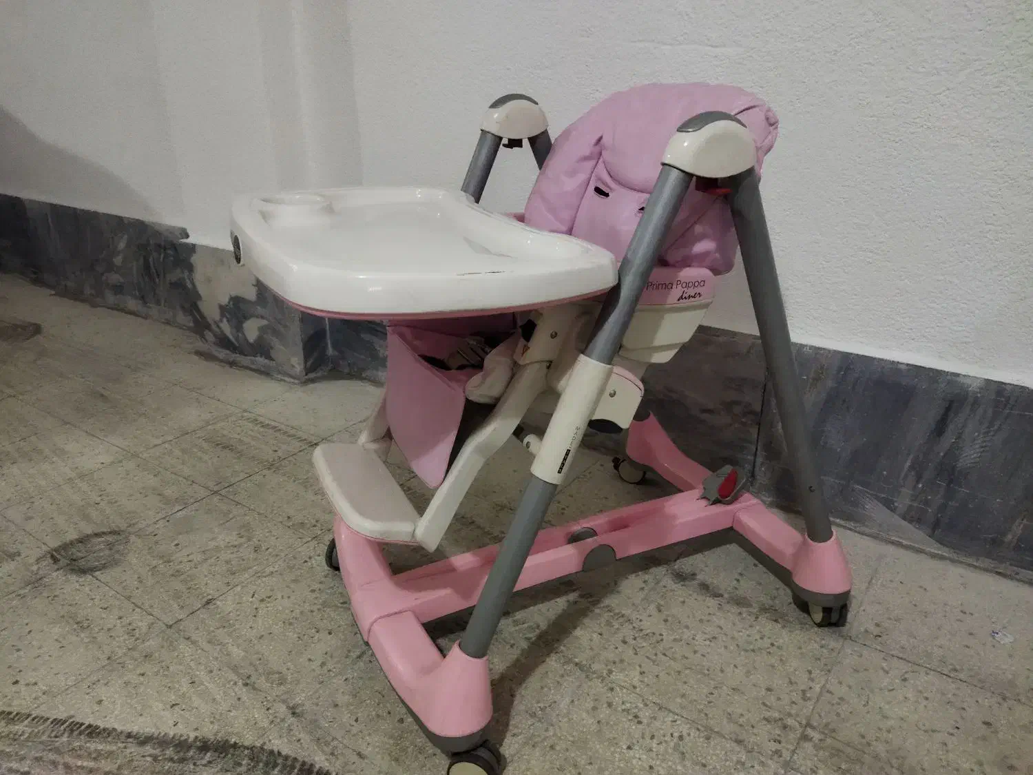 صندلی غذای کودک ایتالیایی|تخت و صندلی بچه|تهران, چوب تراش|دیوار