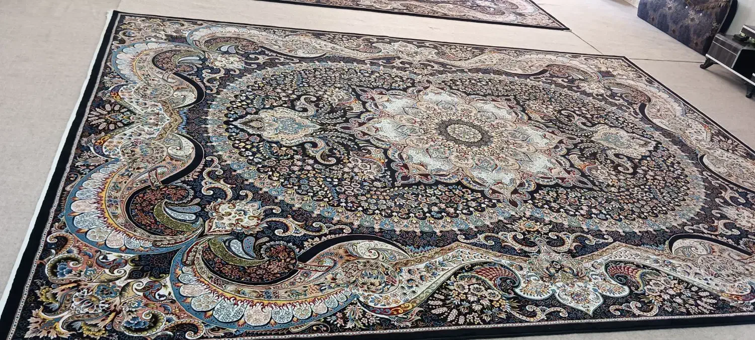 دو عدد فرش|فرش|صحنه, |دیوار