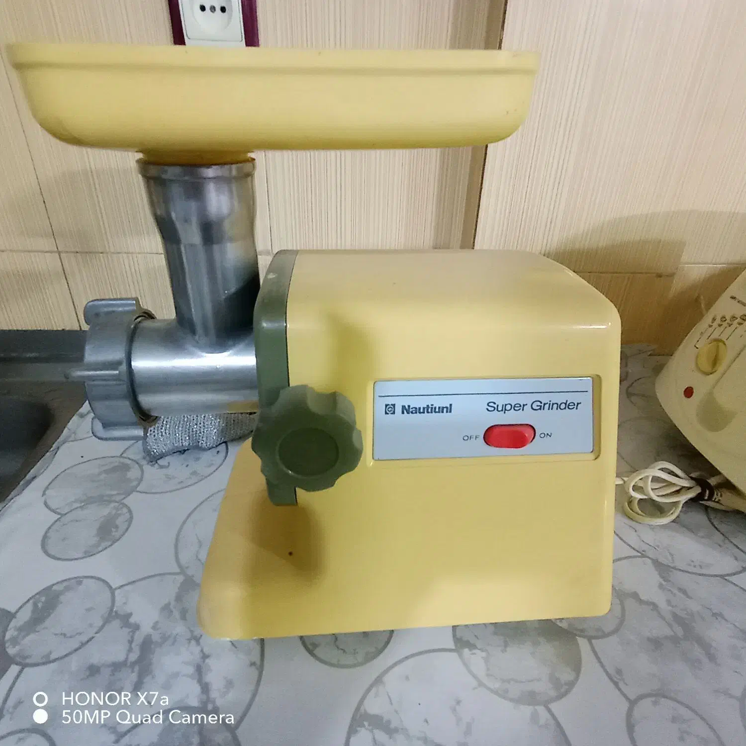 آبمیوه گیری و چرخ گوشت و سرخ کن|خردکن، آسیاب، غذاساز|مشهد, شهرک مهر آباد|دیوار