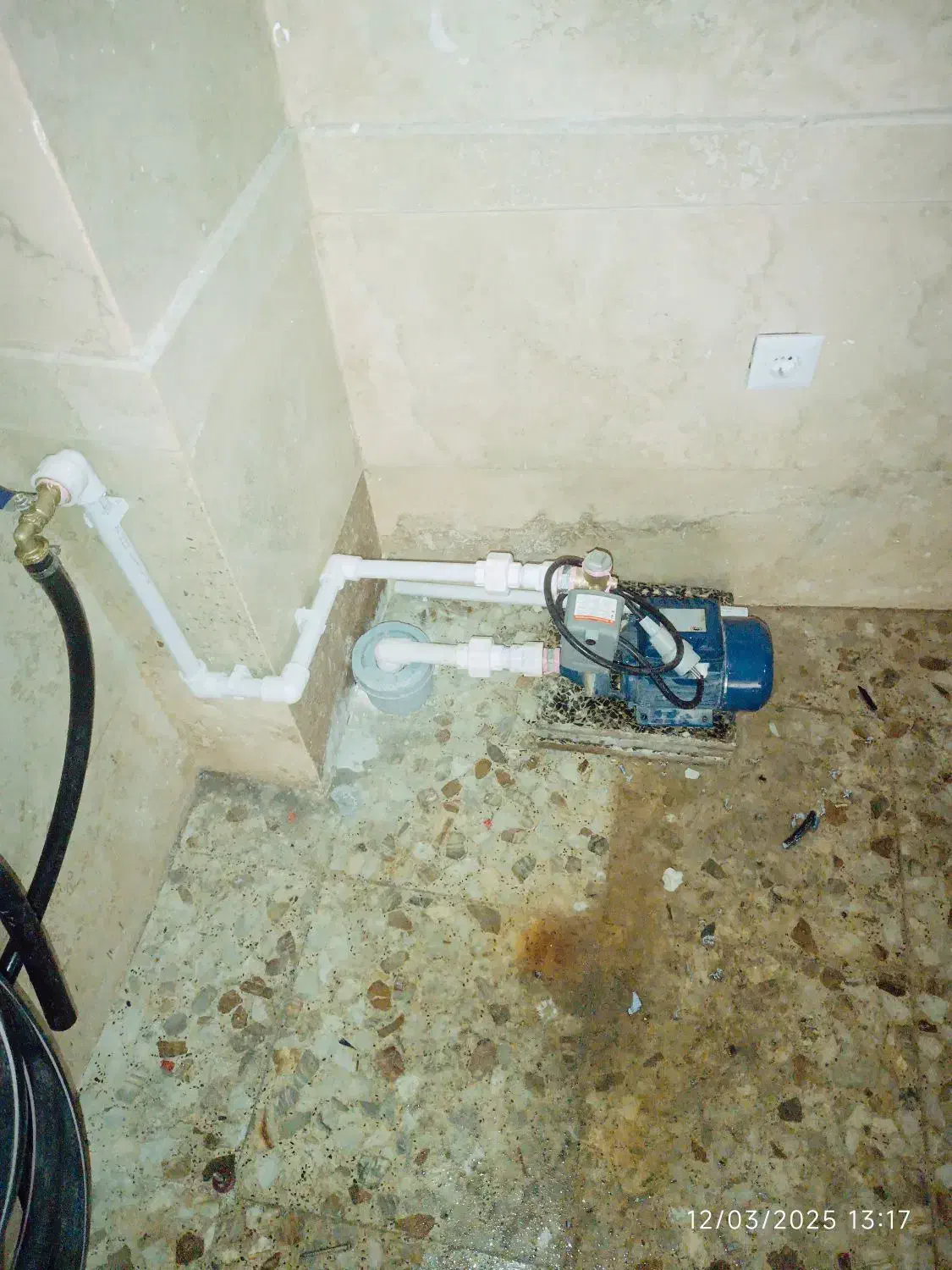 لوله کش ، لوله‌کشی ، نصب جانبو ، نصب پمپ آب|خدمات پیشه و مهارت|بابل, |دیوار