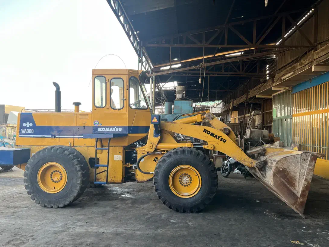 لودر ۳۰۰ کوماتسو|خودرو سنگین|تهران, آذری|دیوار