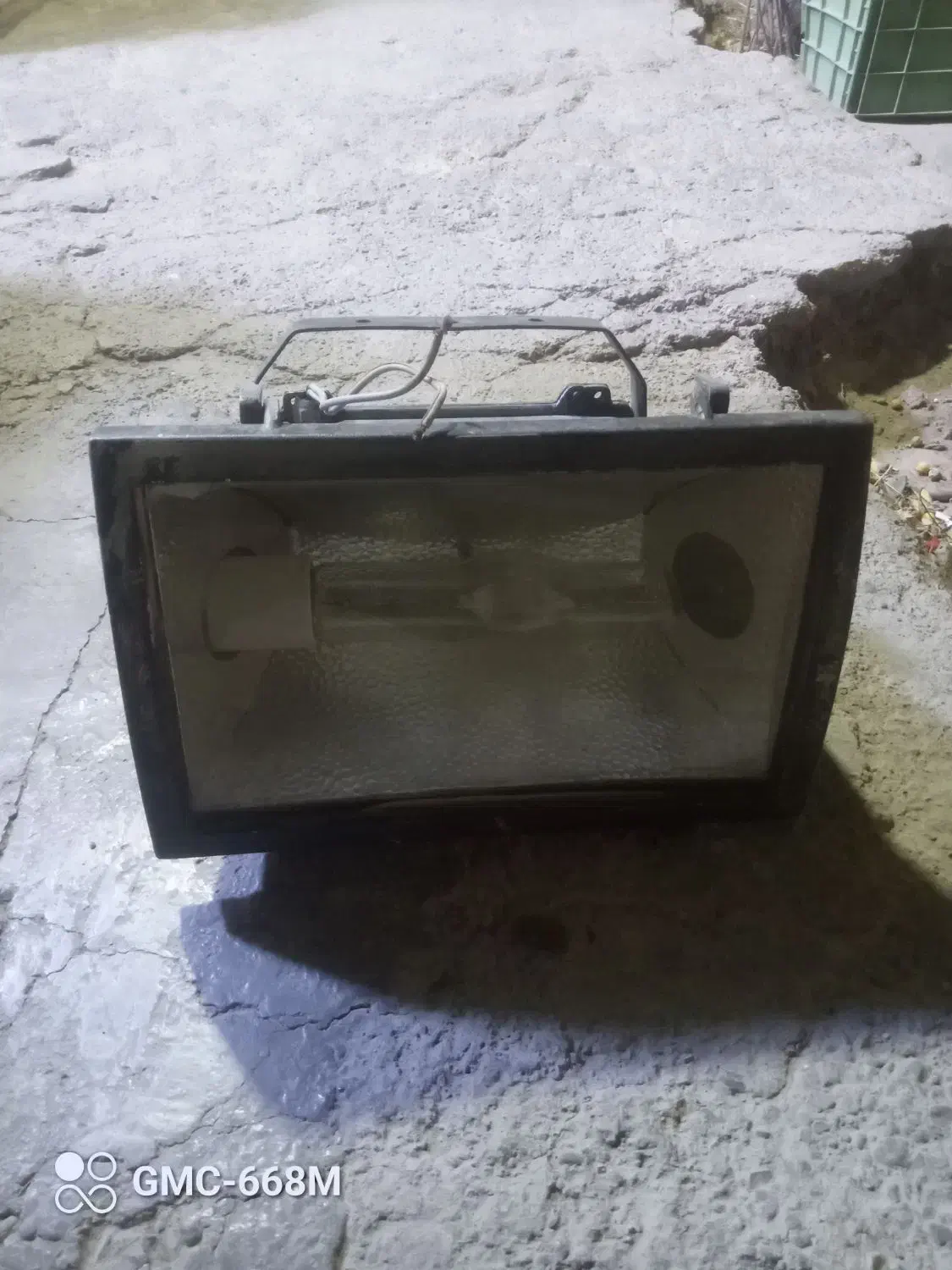 یک عدد پلژکتور|تلویزیون و پروژکتور|ملارد, |دیوار