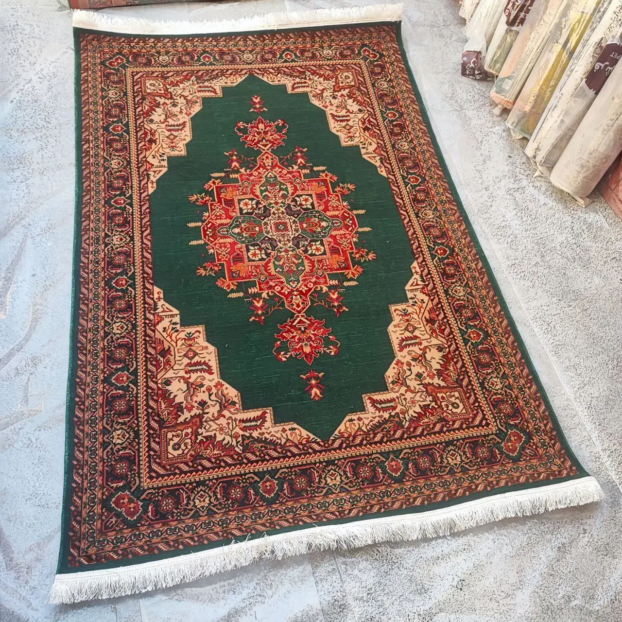 فرش ماشینی کاشان طرح اصیل سبز ۱/۵و۴و۶و۹ متری|فرش|تهران, بازار|دیوار