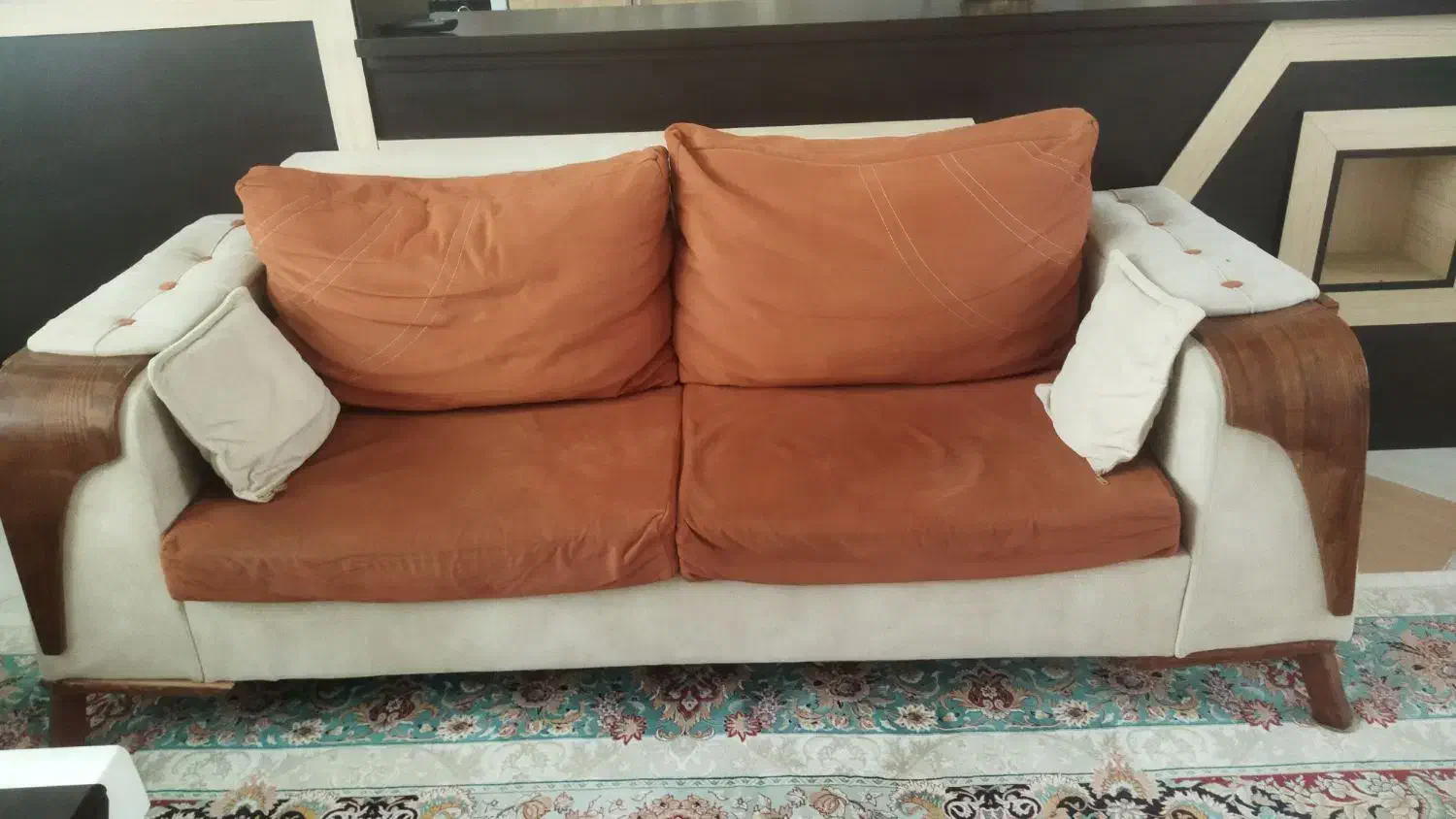 مبل ده نفره به همراه میز و سه عدد عسلی|مبلمان خانگی و میز عسلی|آشخانه, |دیوار