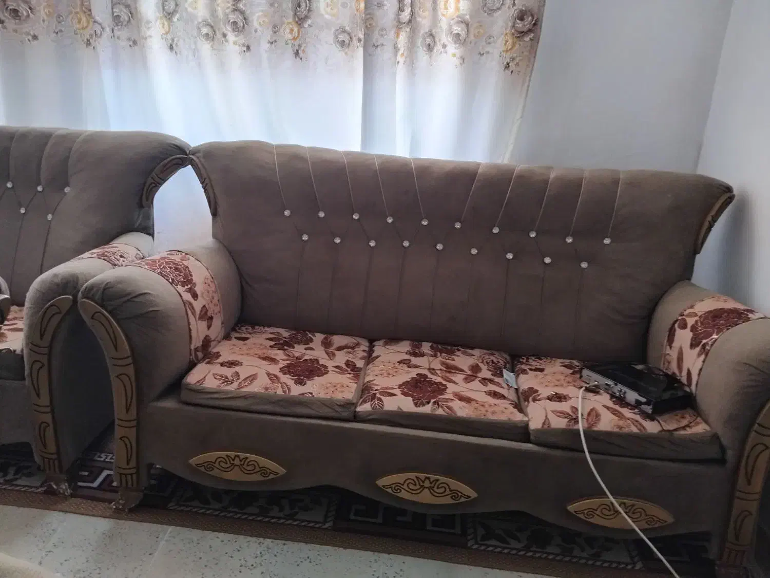 مبل ۷نفره باباندسالم بخاطرجابجای|مبلمان خانگی و میز عسلی|هشتگرد, هشتگرد قدیم|دیوار