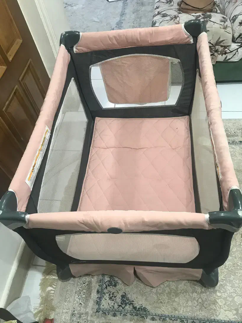 تخت پارک کودک chicco|تخت و صندلی بچه|شیراز, مبعث|دیوار