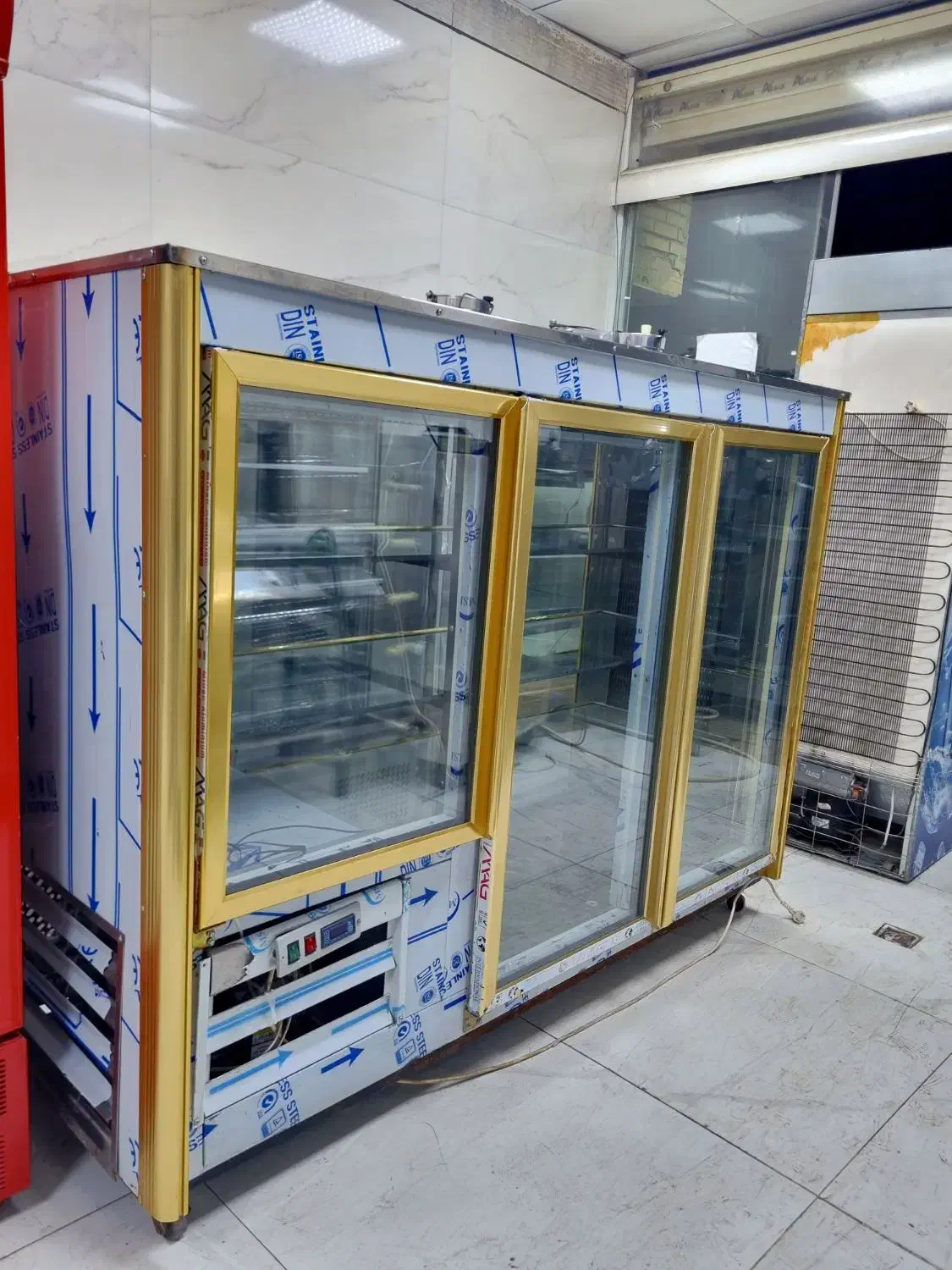 یخچال مکعبی ویترینی سفارشی مشابه آکبند|فروشگاه و مغازه|نسیمشهر, |دیوار