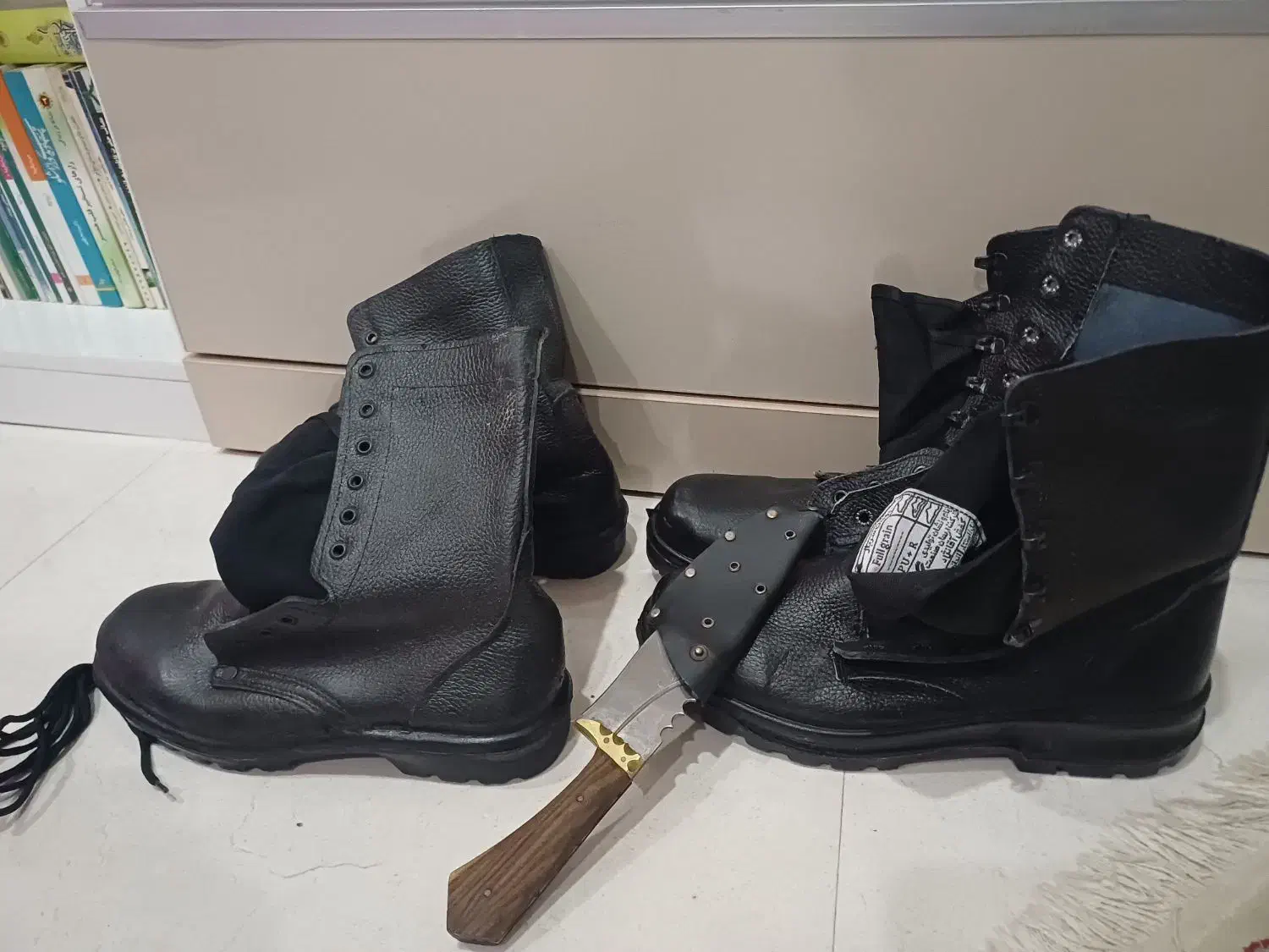 پوتین نو سربازی دوتا سایز۴۴ و۴۳ با یک چاقو رایگان|کیف، کفش، کمربند|کرج, کوی امامیه|دیوار