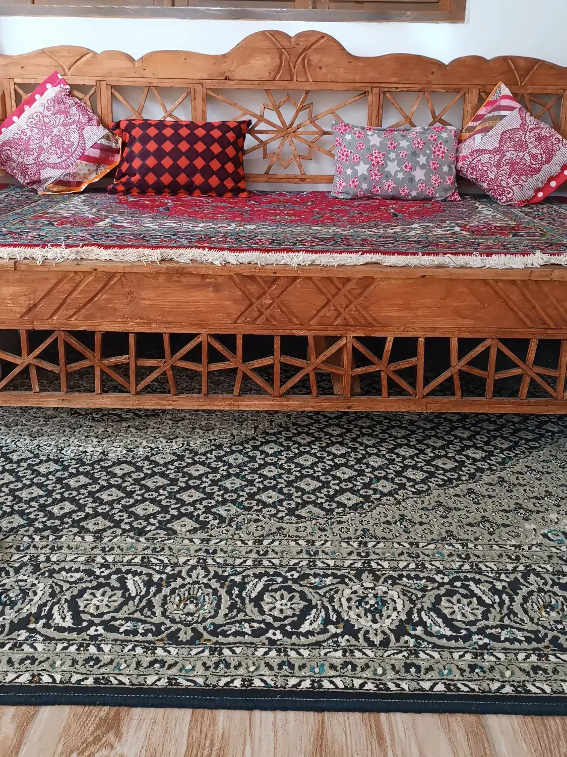 تخت الاچیق چوبی|کافیشاپ و رستوران|صومعهسرا, |دیوار