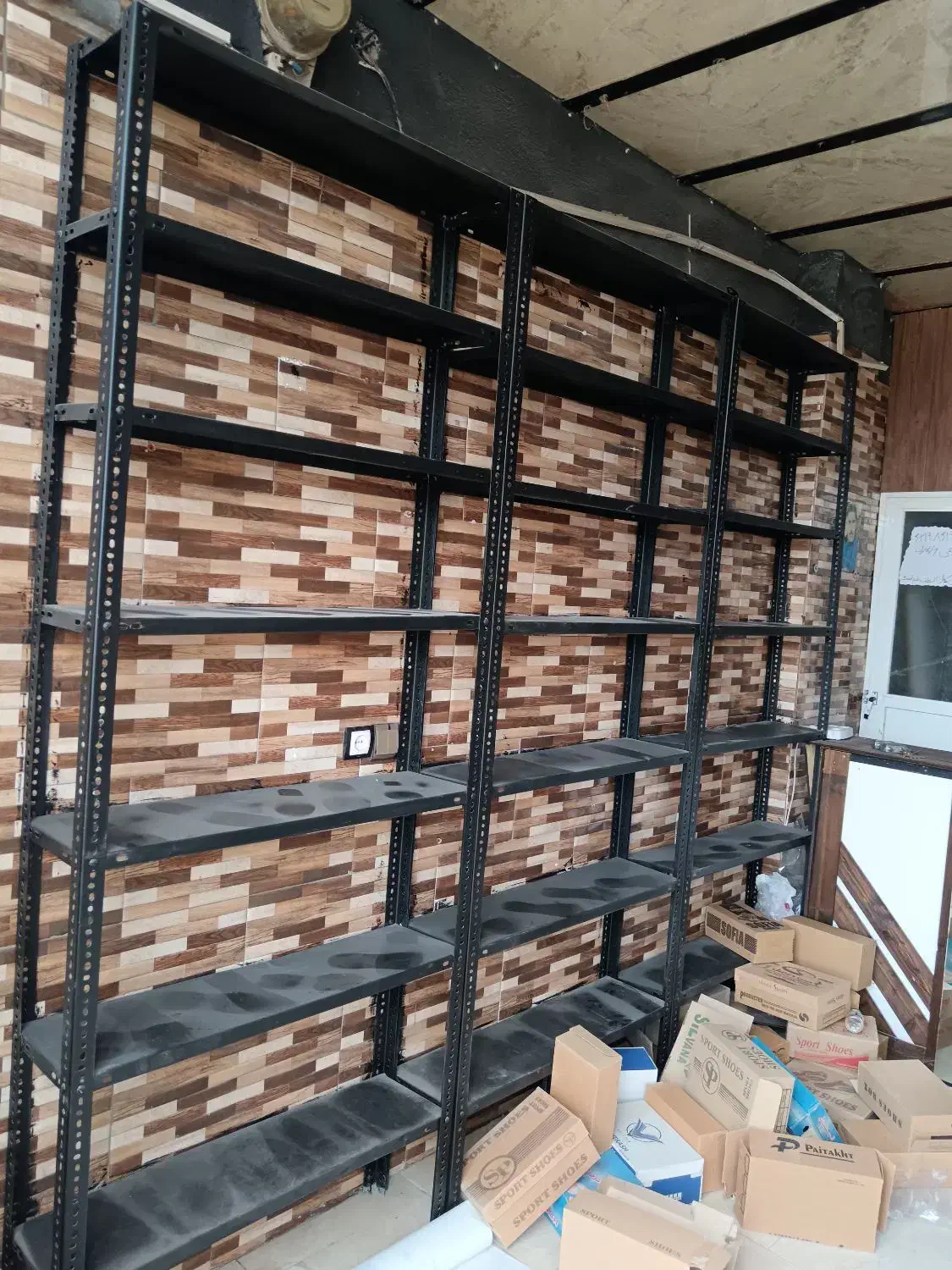 قفسه مشکی تمیز محکم|کتابخانه، شلف، قفسه‌های دیواری|کرمان, |دیوار