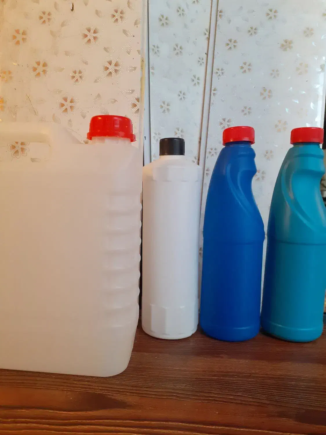 گالن ۴ و۱ لیتری نو|ظروف نگهدارنده، پلاستیکی، یکبارمصرف|مشهد, طبرسی شمالی|دیوار