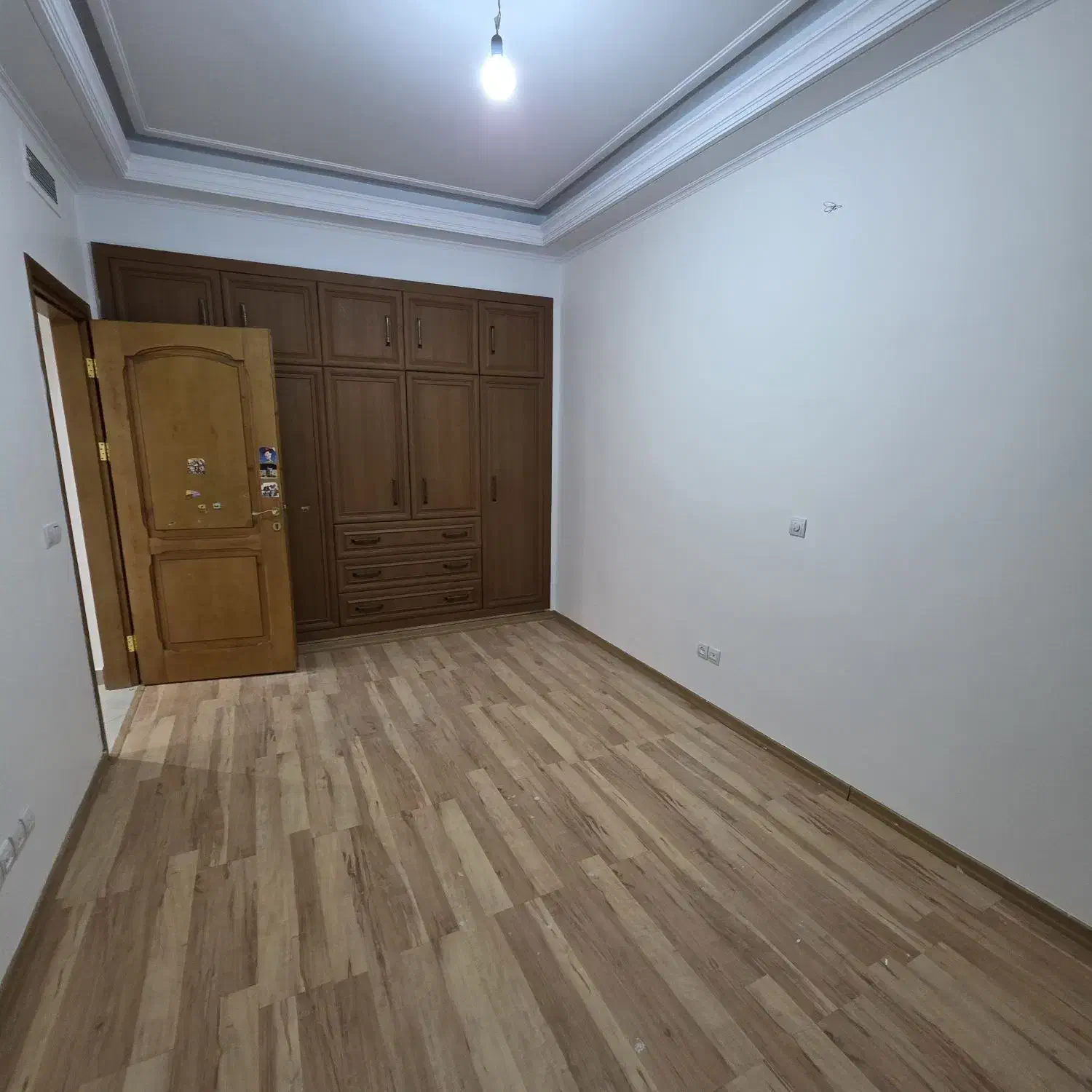 واحد ۱۷۲ متری سه خواب مستر بسیار خوش نقشه در فرشته