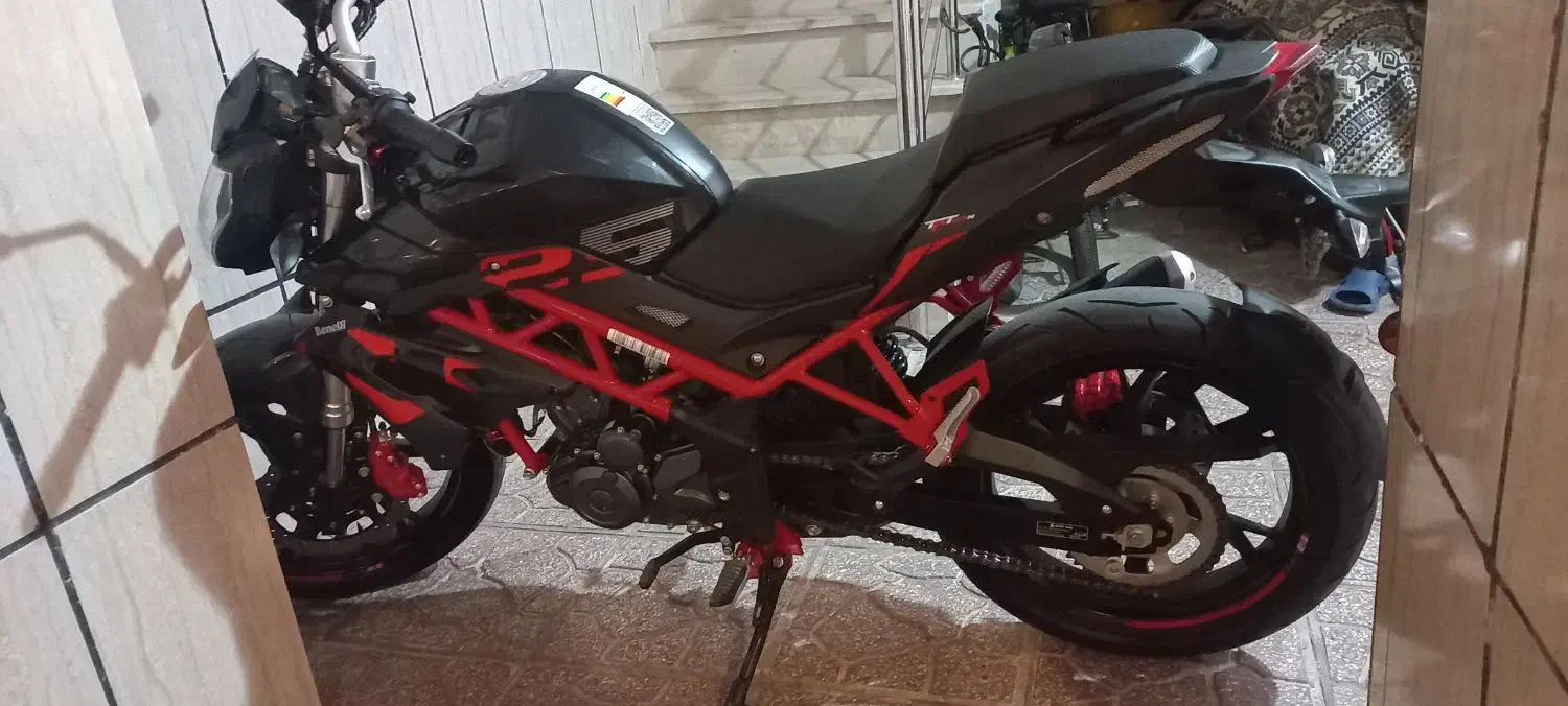 موتور بنلی ۲۵۰ تک سیلندر مدل ۴۰۲ بسیار کم کار|موتورسیکلت|سمنان, |دیوار