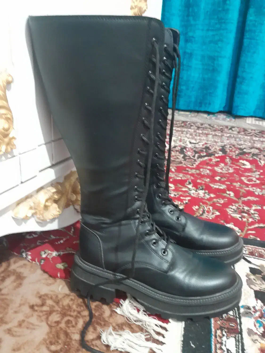 کفش بوت|کیف، کفش، کمربند|هامون, |دیوار