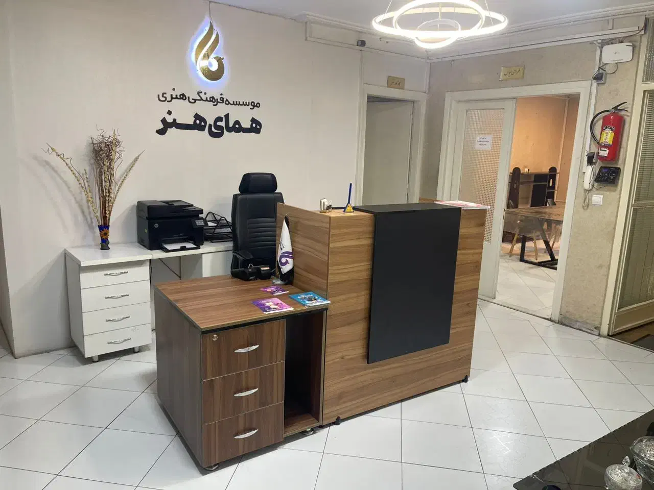 ۱۷۵ متر سند اداری بر اصلی تک واحد تابلو خور|اجارهٔ دفتر کار، اتاق اداری، مطب|تهران, فاطمی|دیوار
