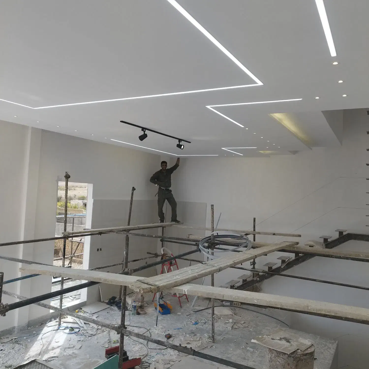 برقکار انجام امور برقی ساختمان  ونصب تجهیزات برقی|خدمات پیشه و مهارت|همدان, |دیوار