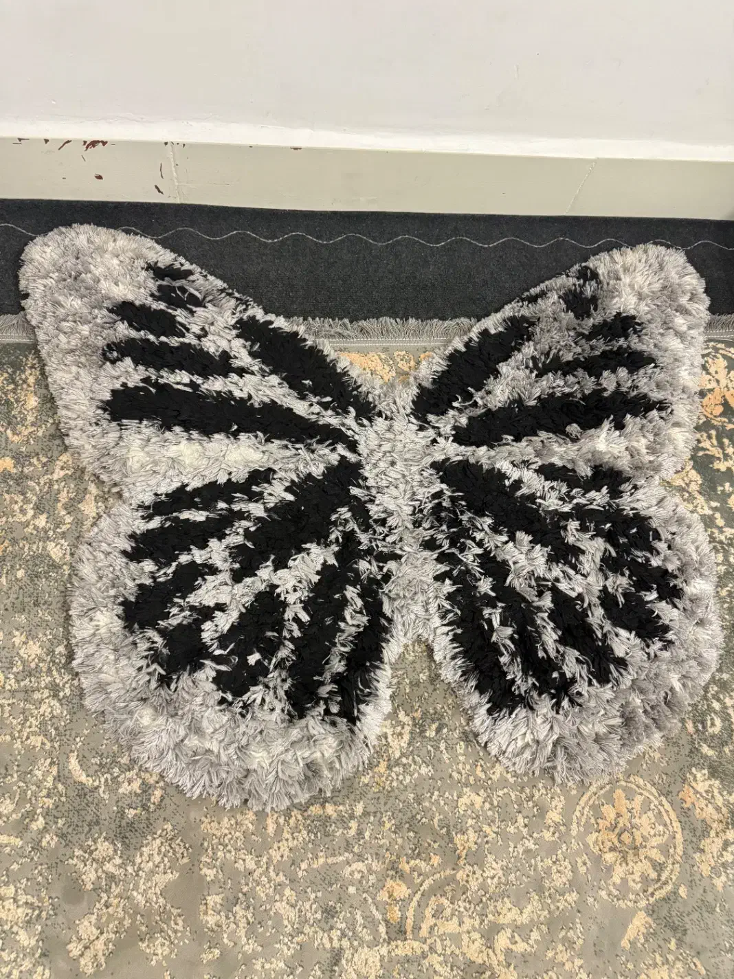 پادری پروانه پرز بلند|پادری|اندیمشک, |دیوار