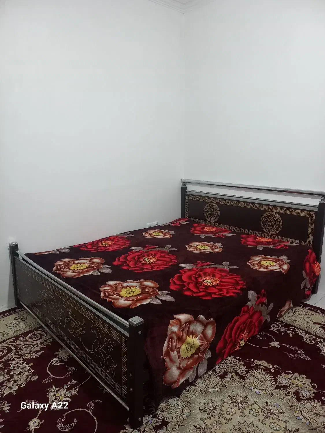 تخت دونفره باتشک طبی|تخت و سرویس خواب|مهاجران, |دیوار