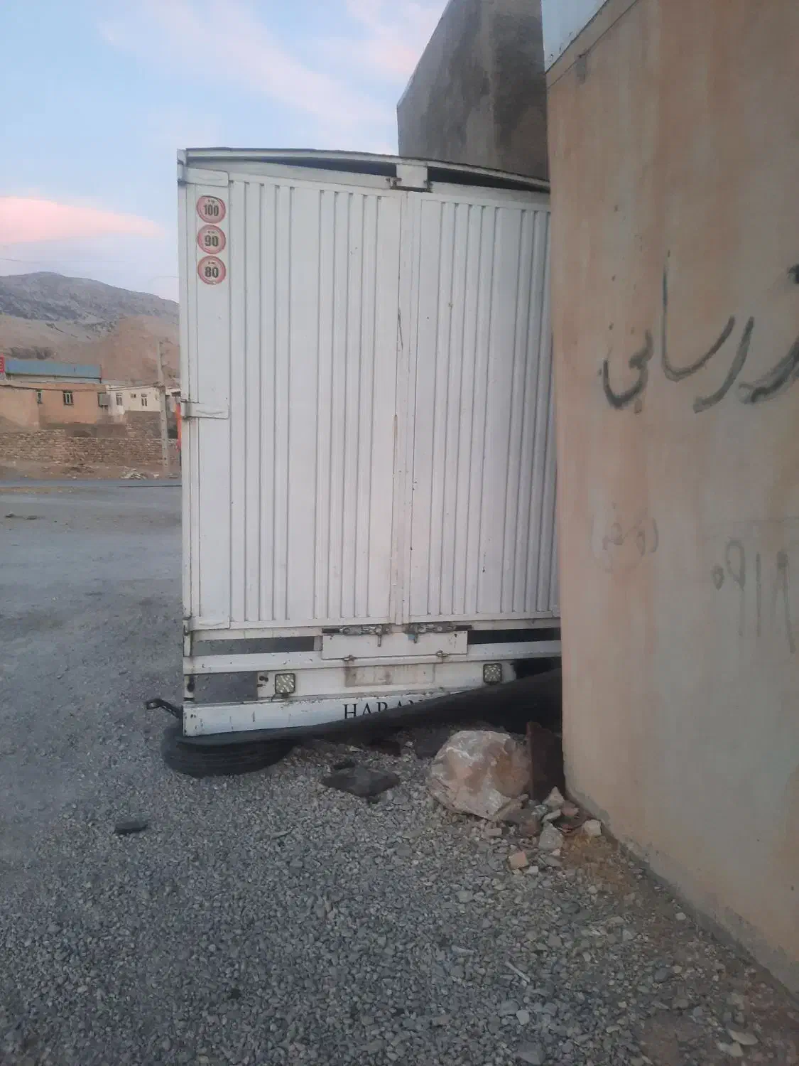 اتاق مرغی با قفس نو|خودرو سنگین|آبدانان, |دیوار