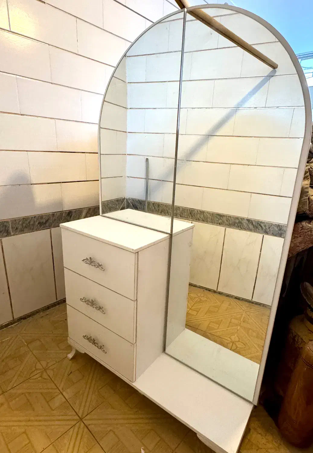 میز ارایش|میز و صندلی غذاخوری|شهرکرد, |دیوار