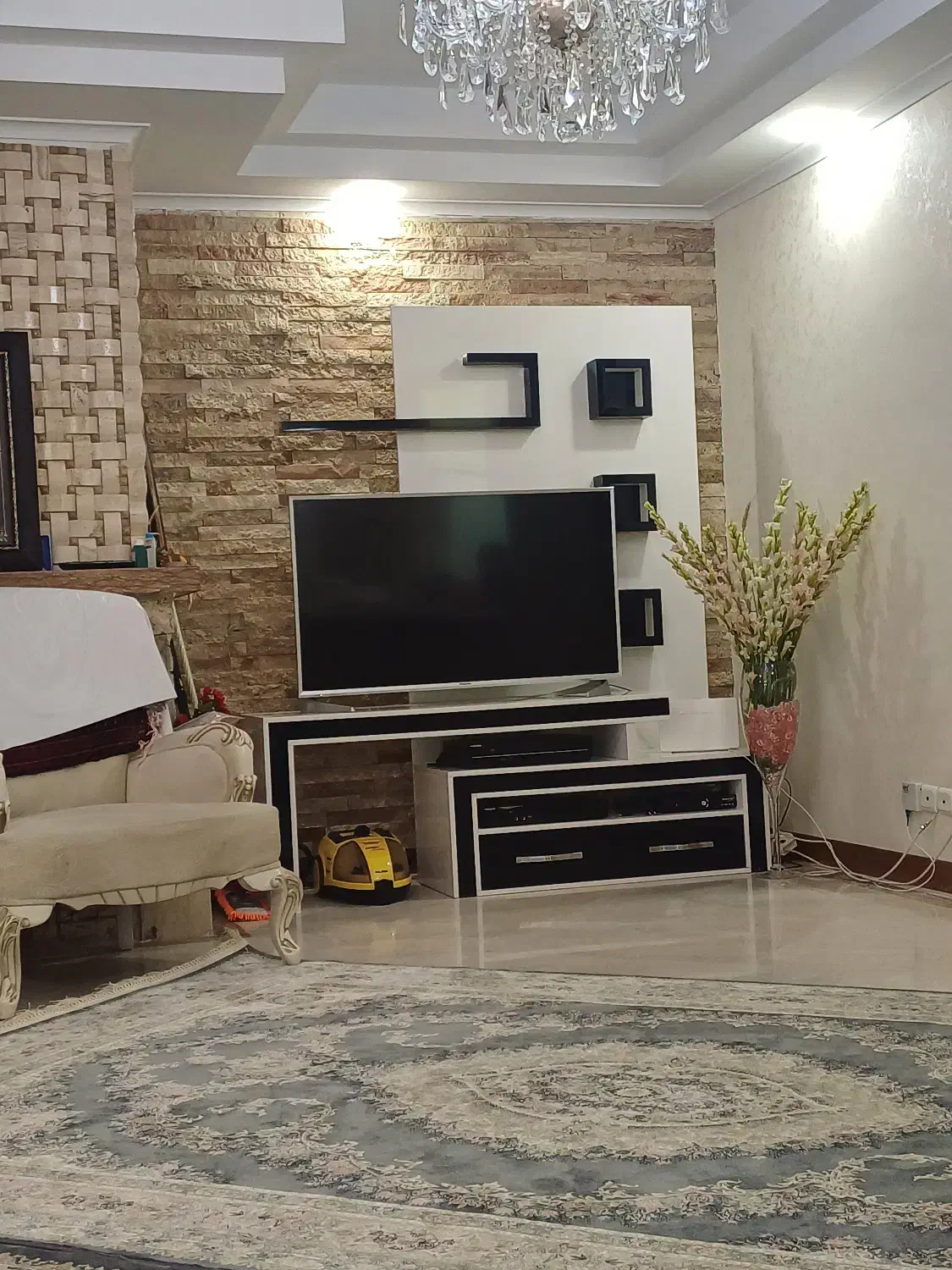 میز تلویزیون یک طرف ثابت یک طرف متحرک|میز تلویزیون|تهران, مینیسیتی (شهرک نفت)|دیوار