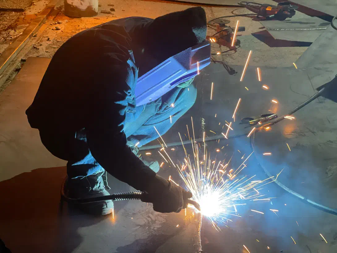 استخدام کارگر ساده جوشکار و فنی کار|استخدام صنعتی، فنی، مهندسی|شهریار, بکه|دیوار