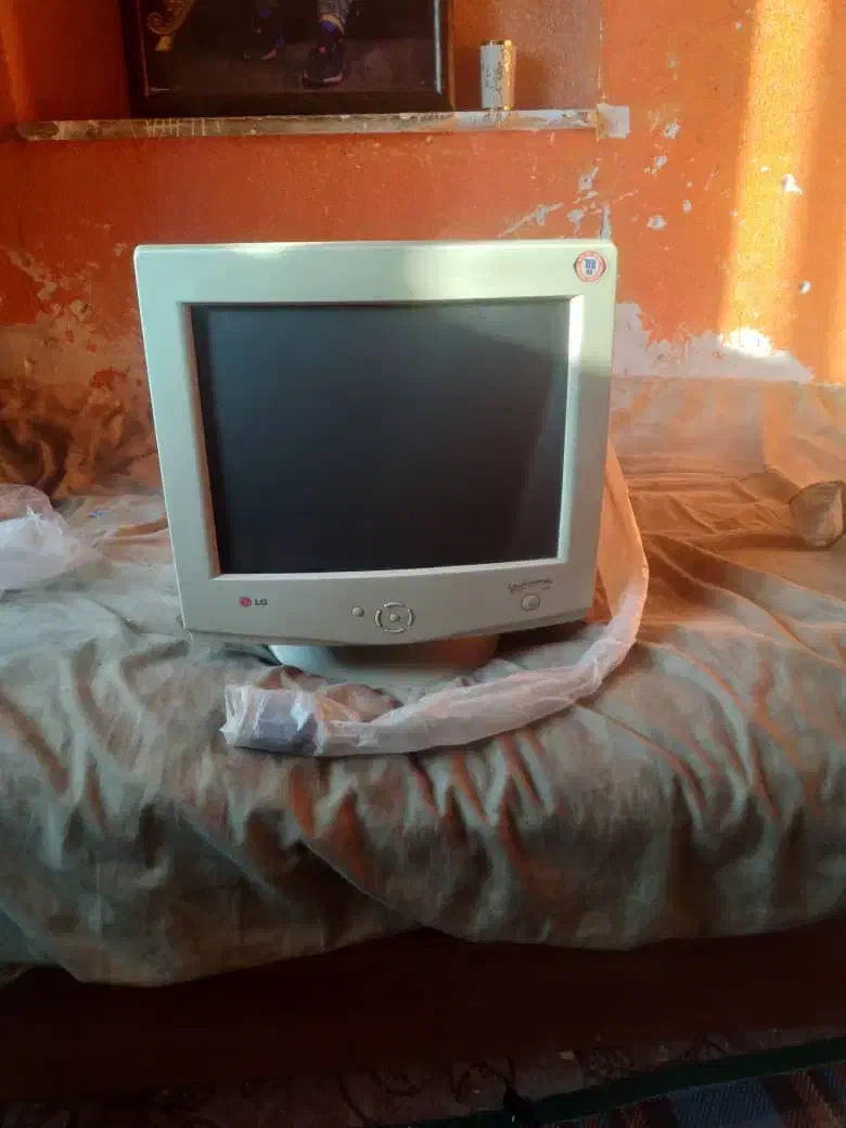 مانیتور|قطعات و لوازم جانبی رایانه|شیراز, کوشک میدان|دیوار