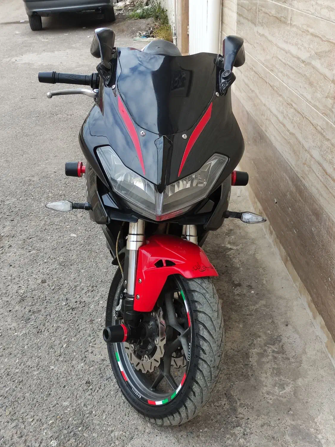 بنلی ریس اس|موتورسیکلت|رشت, انصاری|دیوار