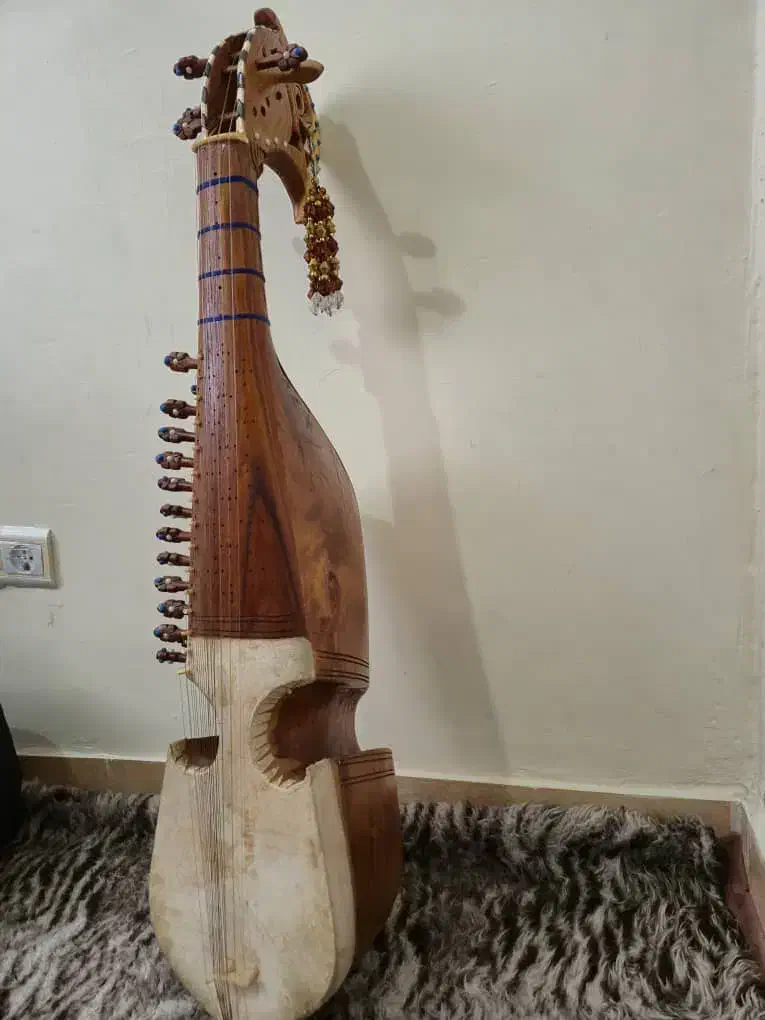 رباب میانه اصل|سازهای سنتی|زارچ, |دیوار