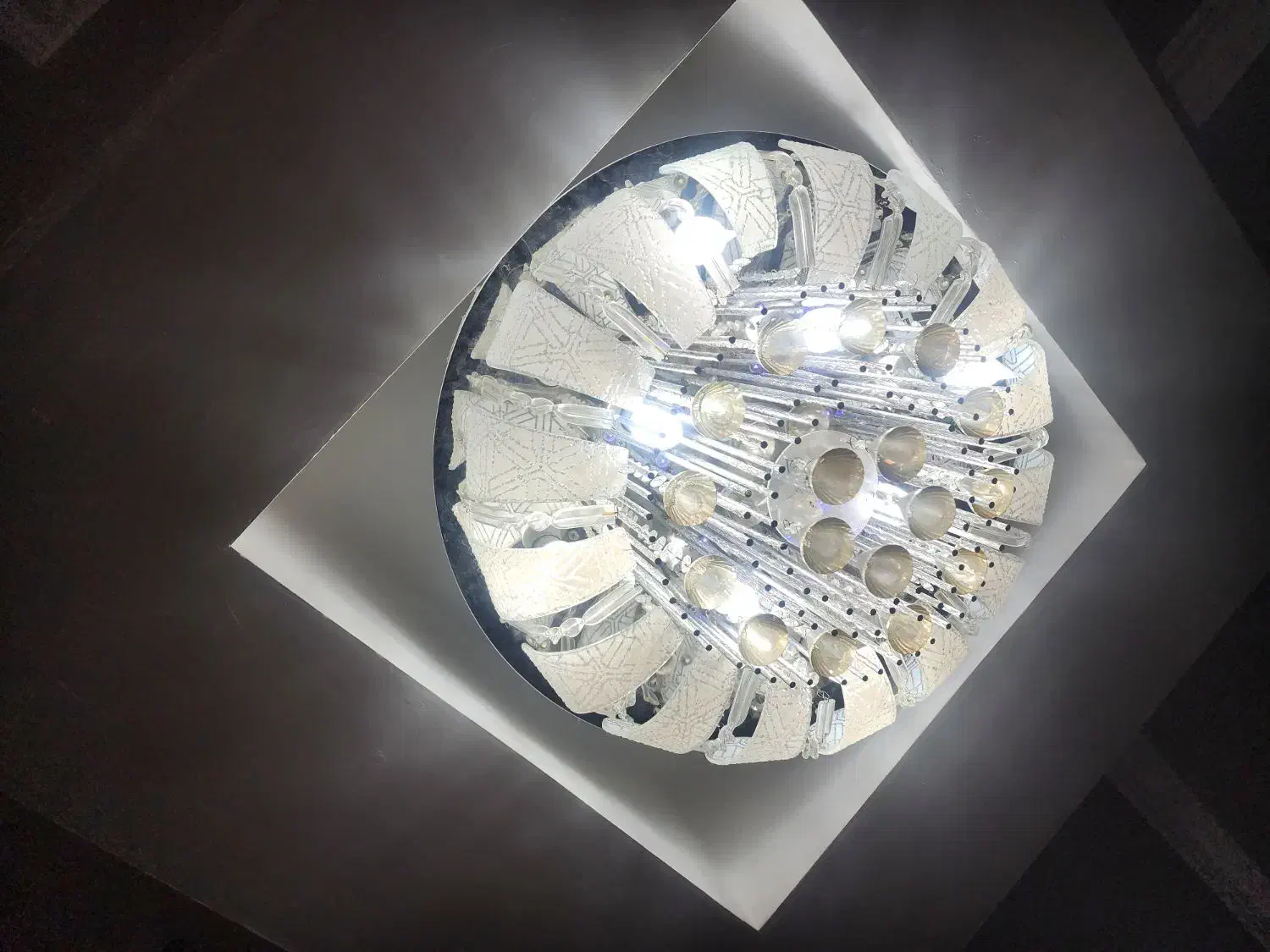 لوستر|لوستر و چراغ آویز|قم, میرزائیه|دیوار