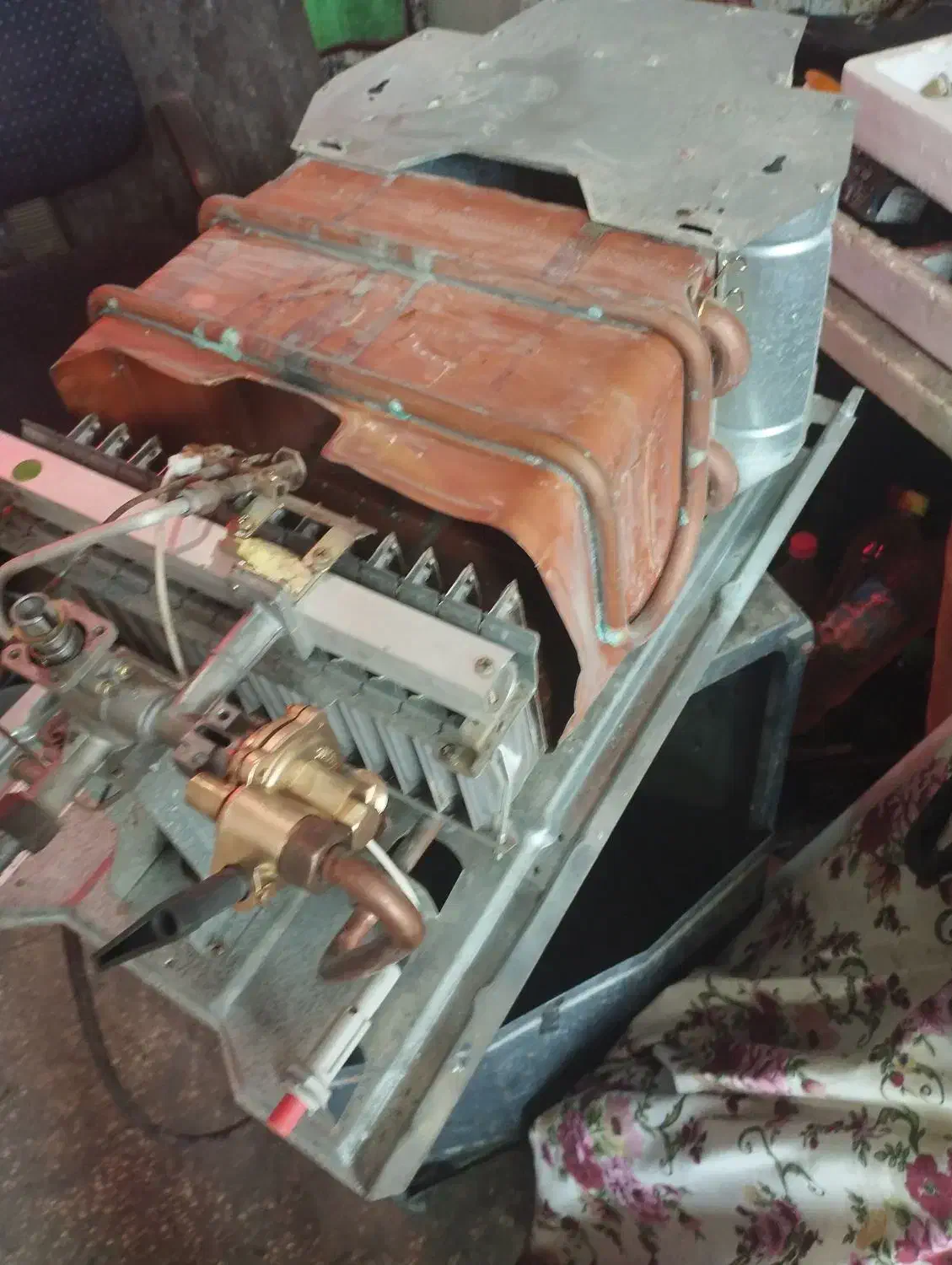 آبگرمکن دیواری بوتان|آبگرمکن، پکیج، شوفاژ|آزادشهر, |دیوار