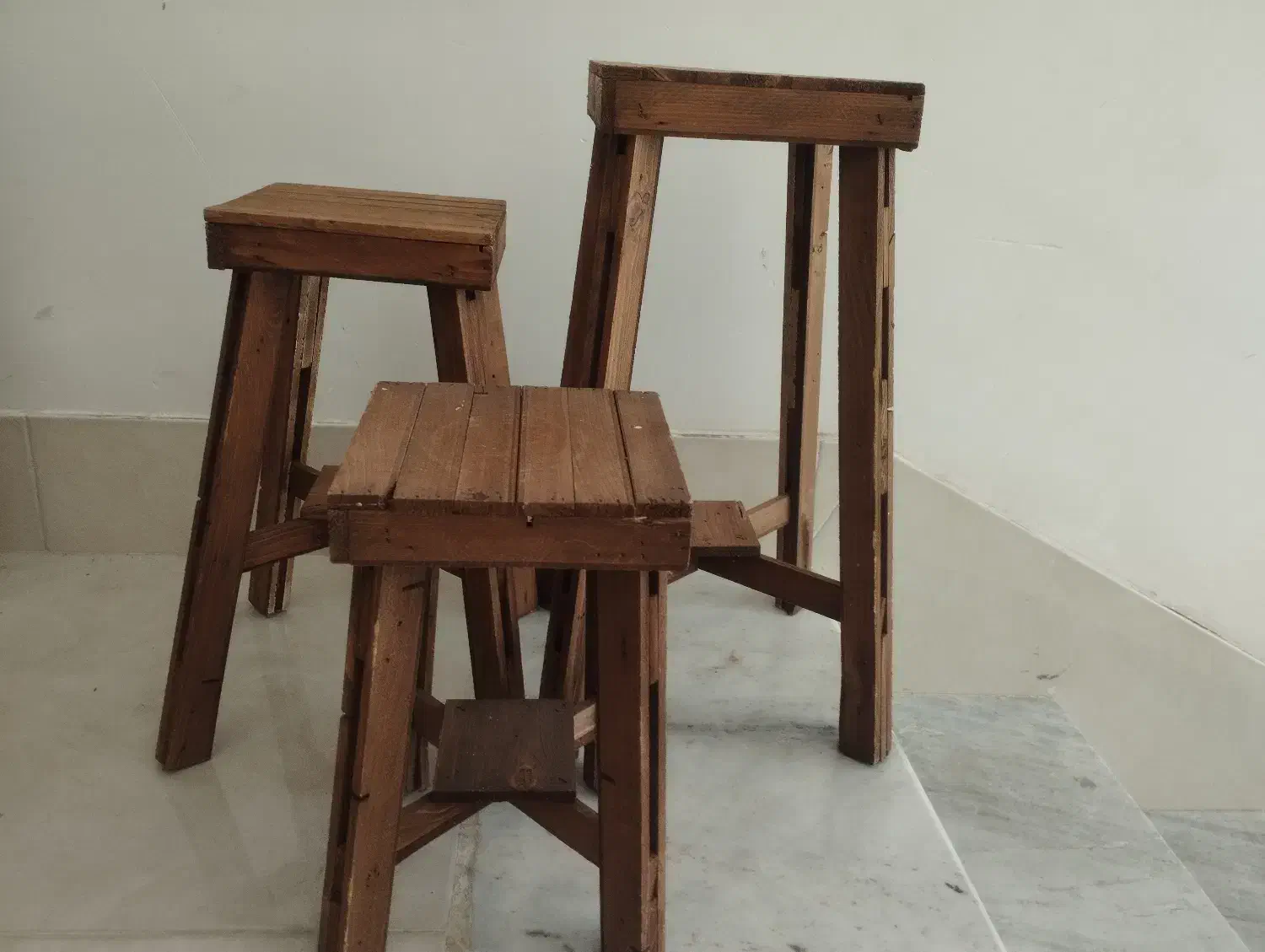 استند و گلدان سفالی و پلاستیکی|گل و گیاه طبیعی|جهرم, |دیوار