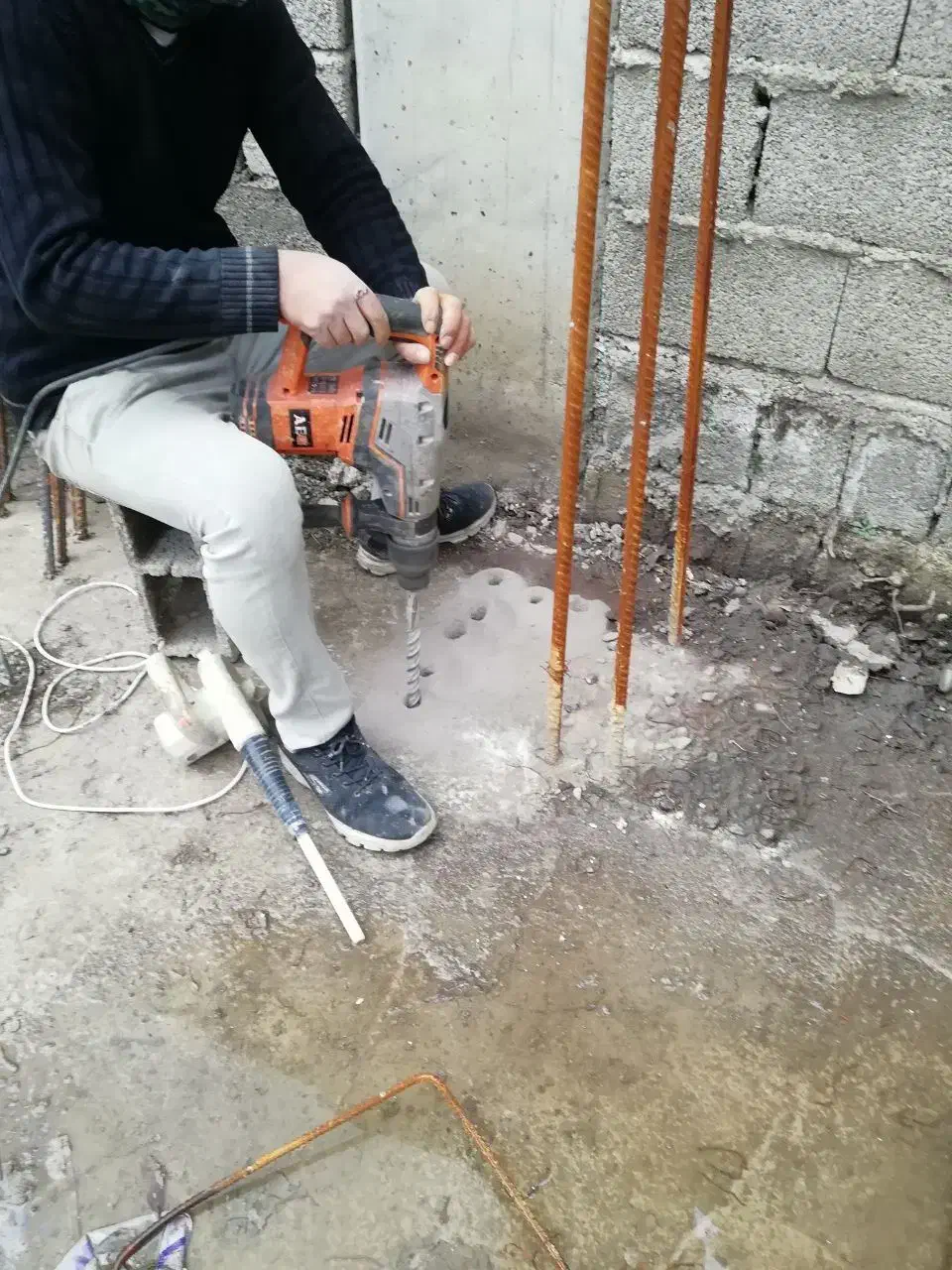 مقاوم سازی کاشت میلگرد الیاف کربن|خدمات پیشه و مهارت|رشت, معلم|دیوار