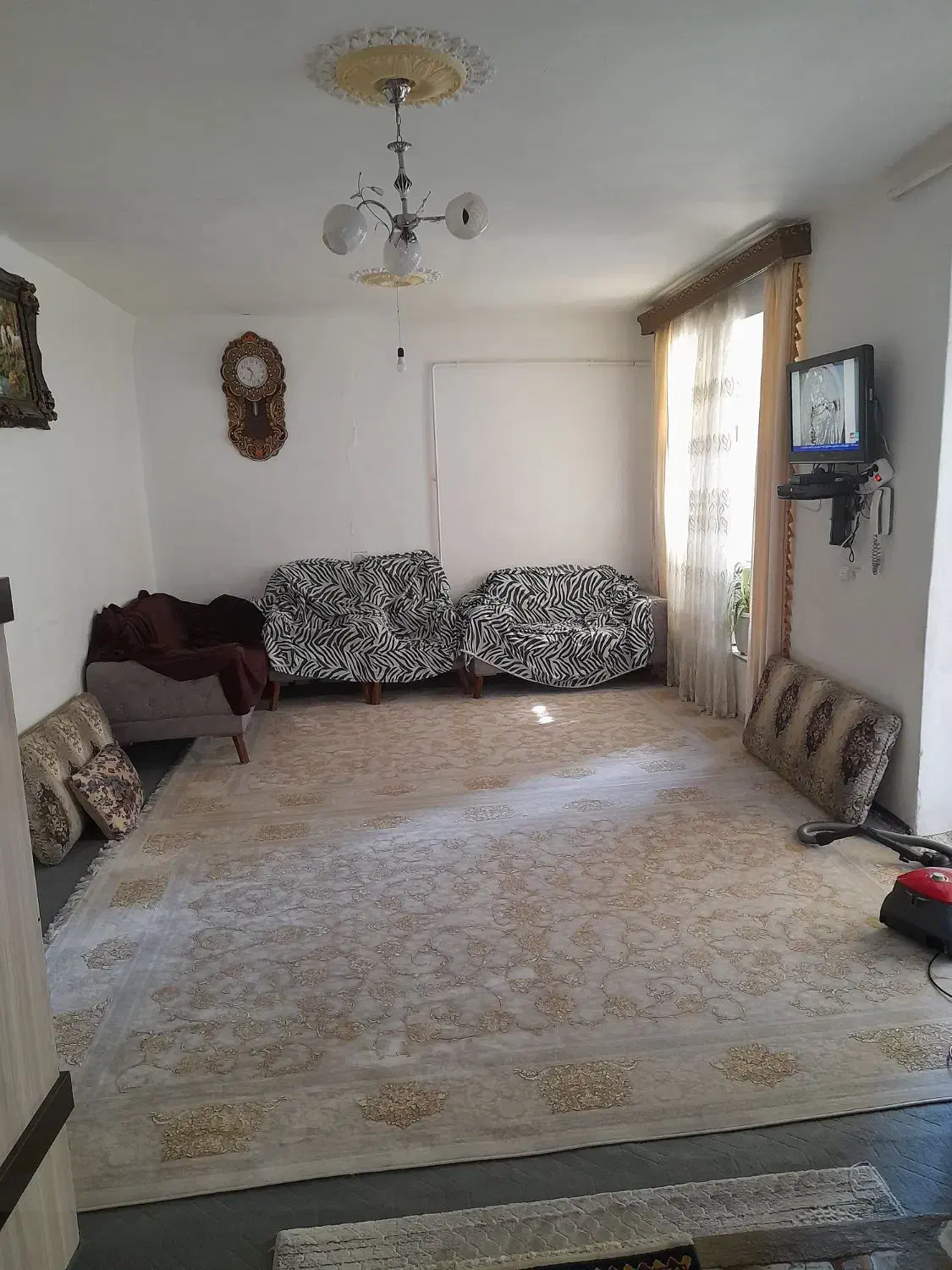 فرش نایفروشم مالکه ایفروشم|فرش|سنندج, |دیوار