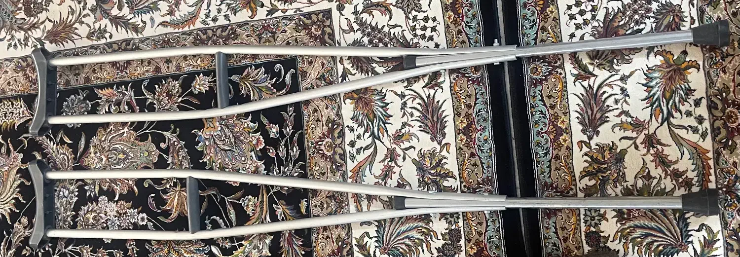 دو عدد عصا|پزشکی|اراک, |دیوار