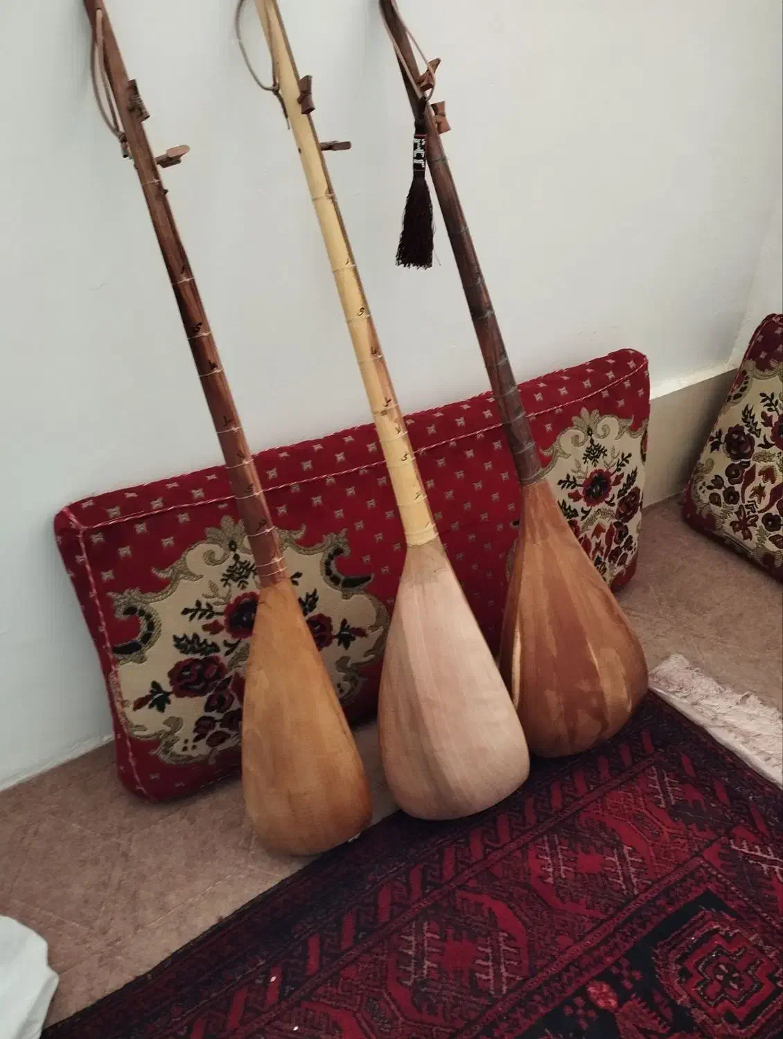 سه عدد دوتار فروشی|سازهای سنتی|تربت جام, والفجر|دیوار