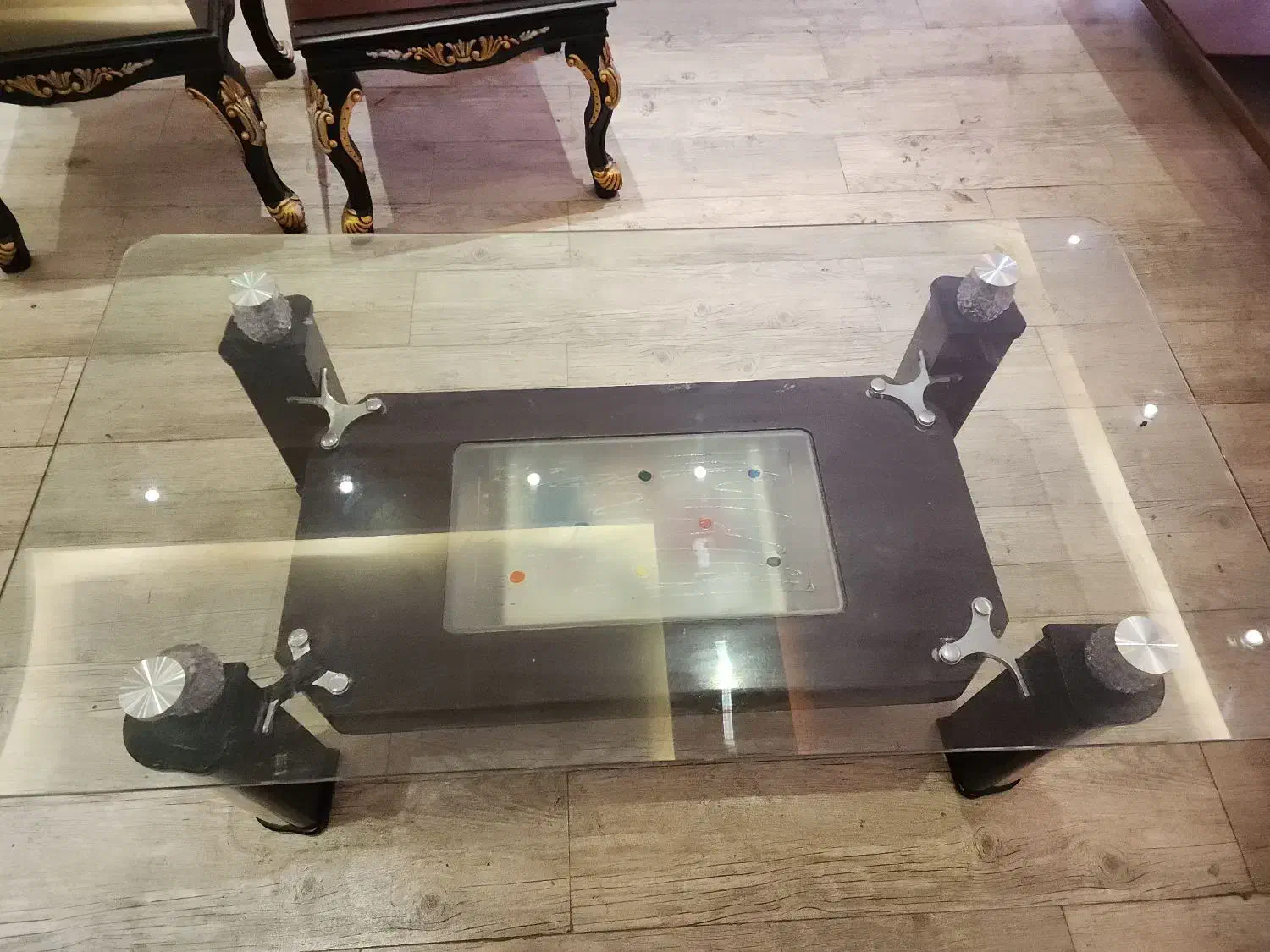 فروش ب میز شیشه ای کشودار|مبلمان خانگی و میز عسلی|رشت, چله خانه|دیوار