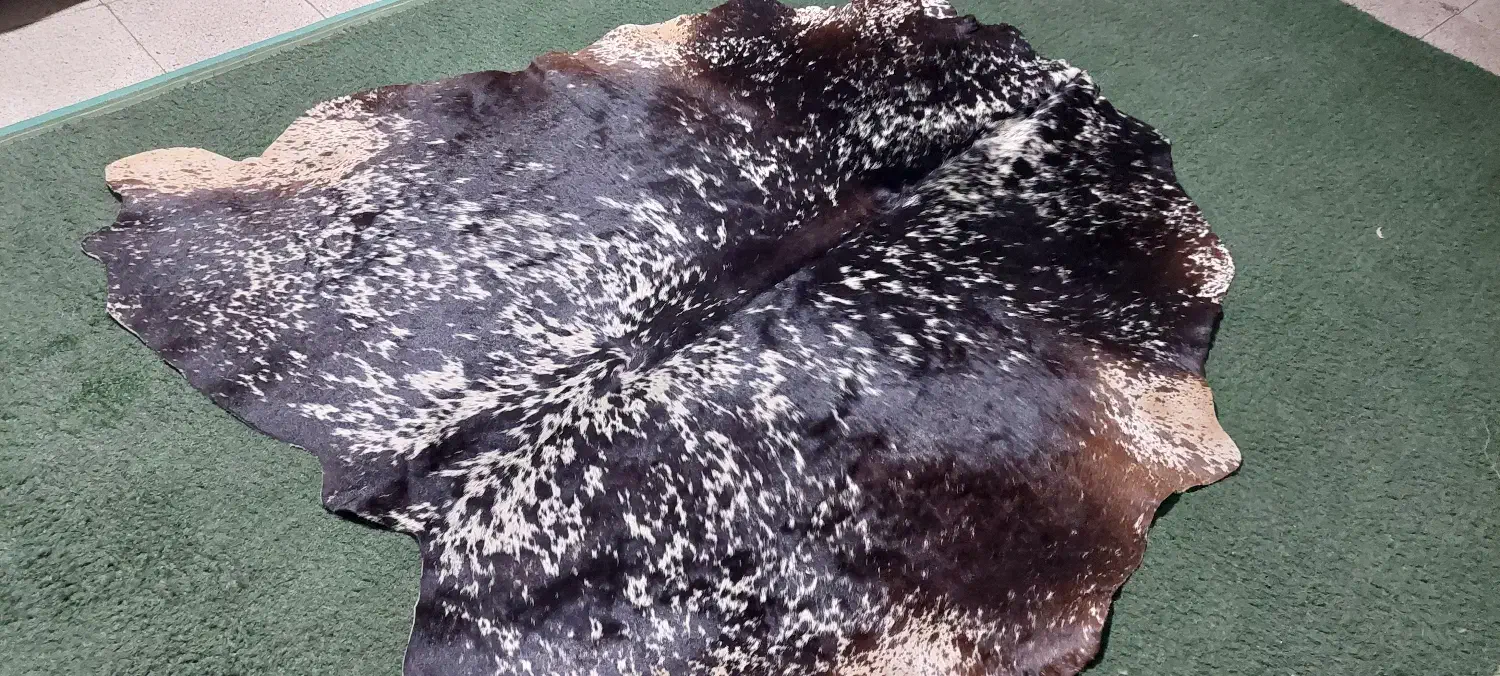 پوست گاو دباغی شده|صنایع دستی و سایر لوازم تزئینی|ری, جوانمرد قصاب|دیوار