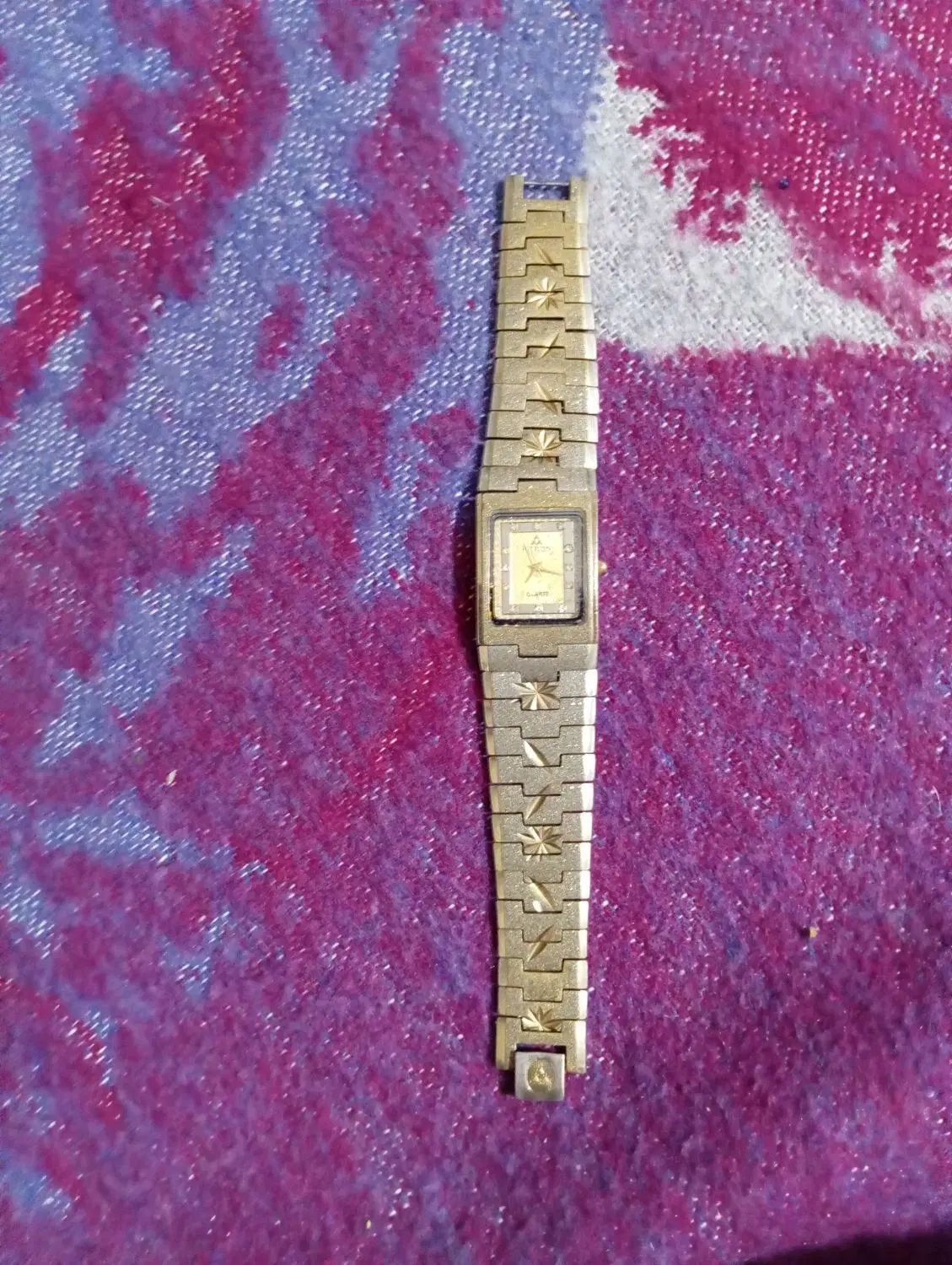 ساعت|ساعت|کرج, فاز ۳ گوهردشت|دیوار