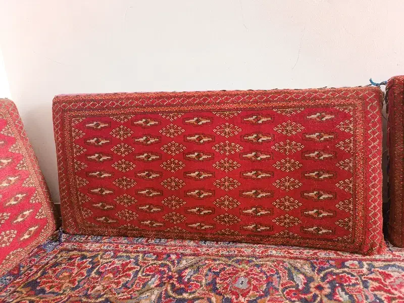 پشتی دست بافت|پشتی|رشت, کوی حسینی|دیوار