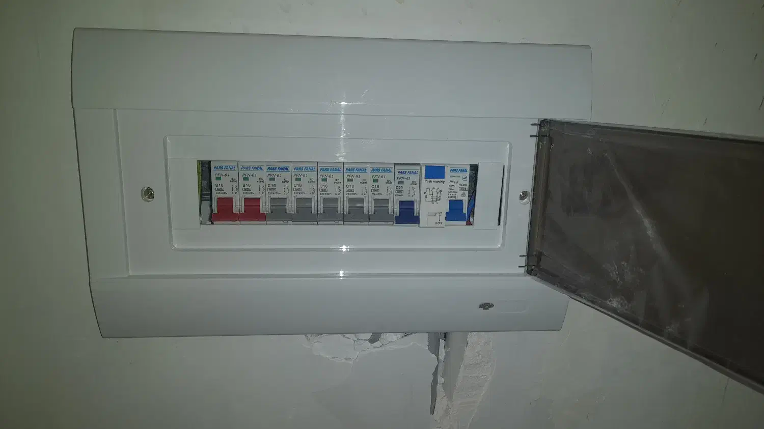 برقکاری و سیم کشی ساختمان با مناسب ترین قیمت|خدمات پیشه و مهارت|زنجان, |دیوار