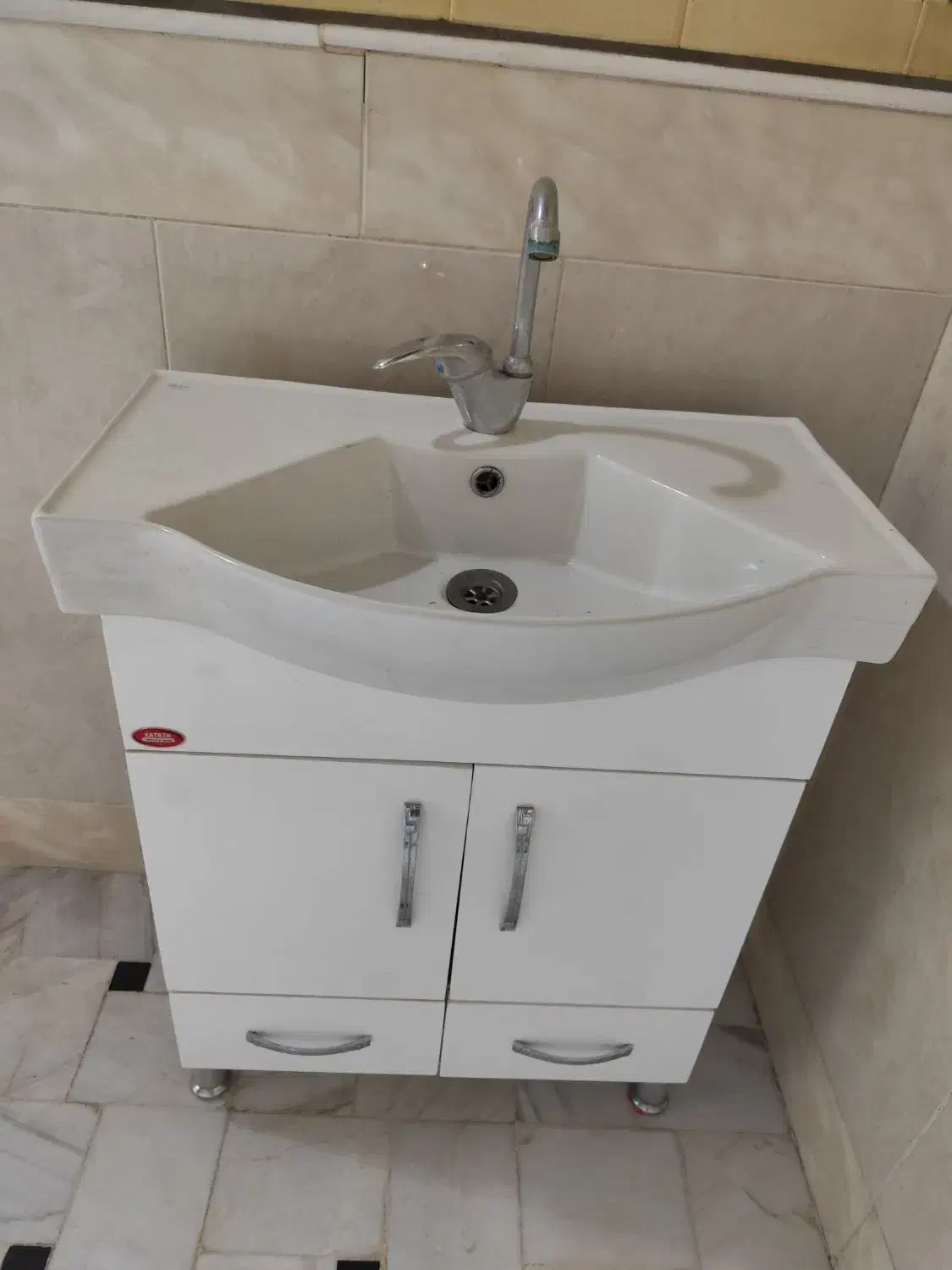 روشویی کابینتی|لوازم سرویس بهداشتی|قم, تولید دارو و یخچال|دیوار