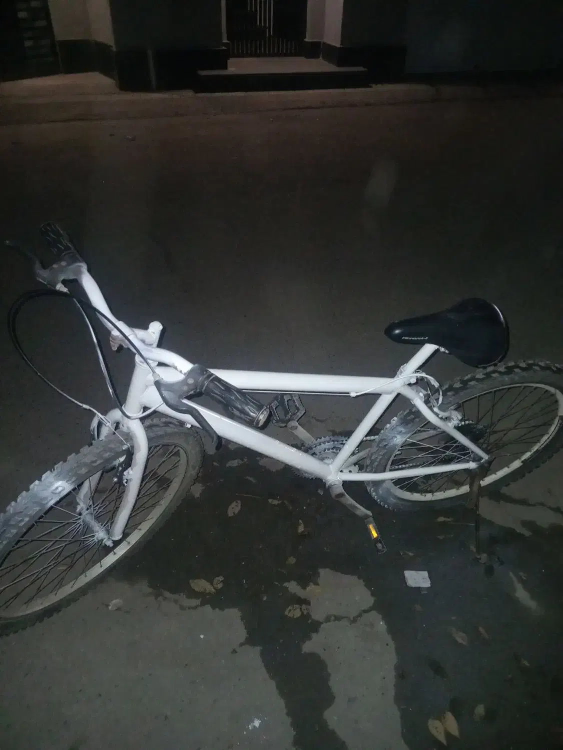 یک عدد دوچرخه|دوچرخه، اسکیت، اسکوتر|رشت, هلال احمر|دیوار