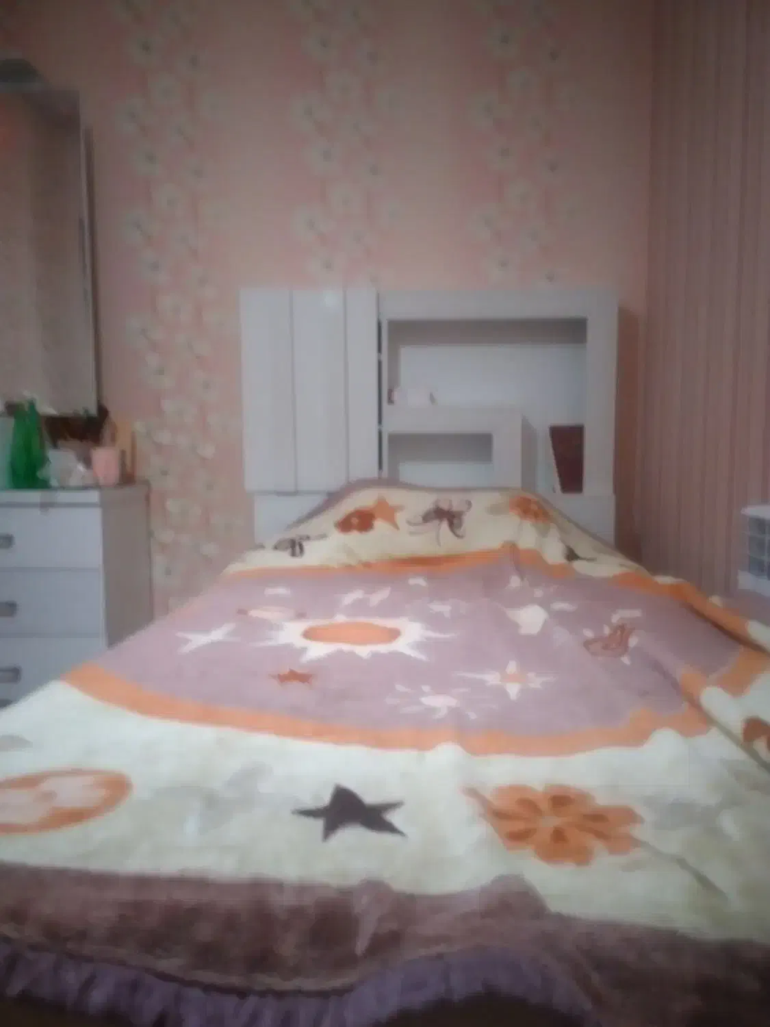 تخت و تشک و میز ارایش یک نفره|تخت و سرویس خواب|برخوار, |دیوار