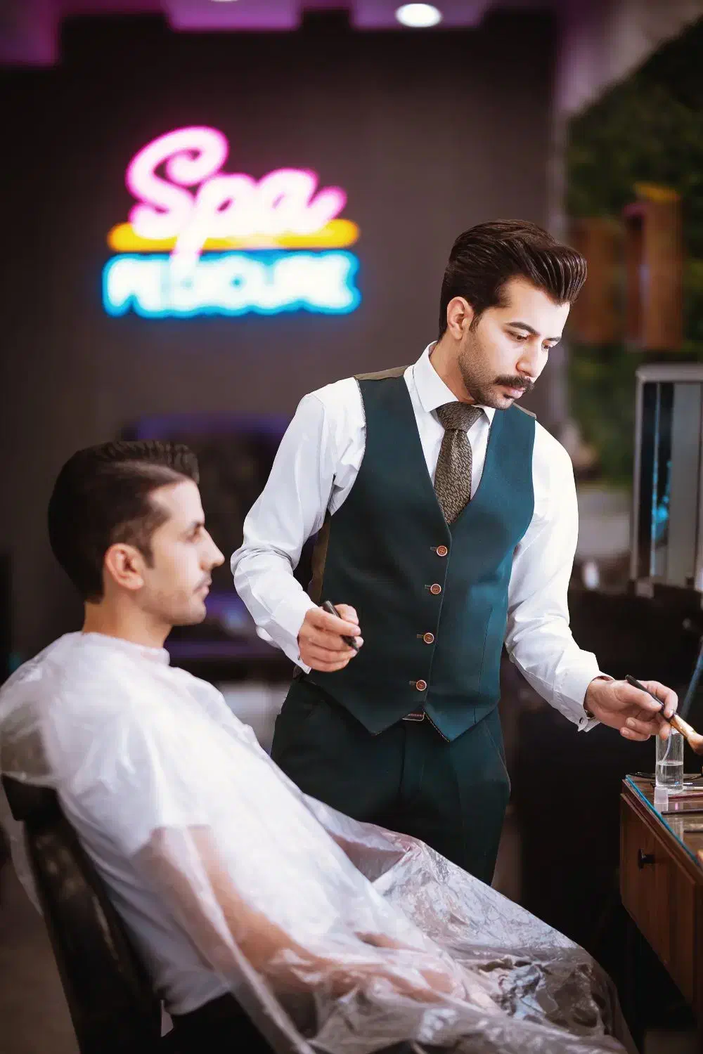 استخدام آرایشگر ماهر آقا|استخدام درمانی، زیبایی، بهداشتی|مشهد, سجاد شهر|دیوار