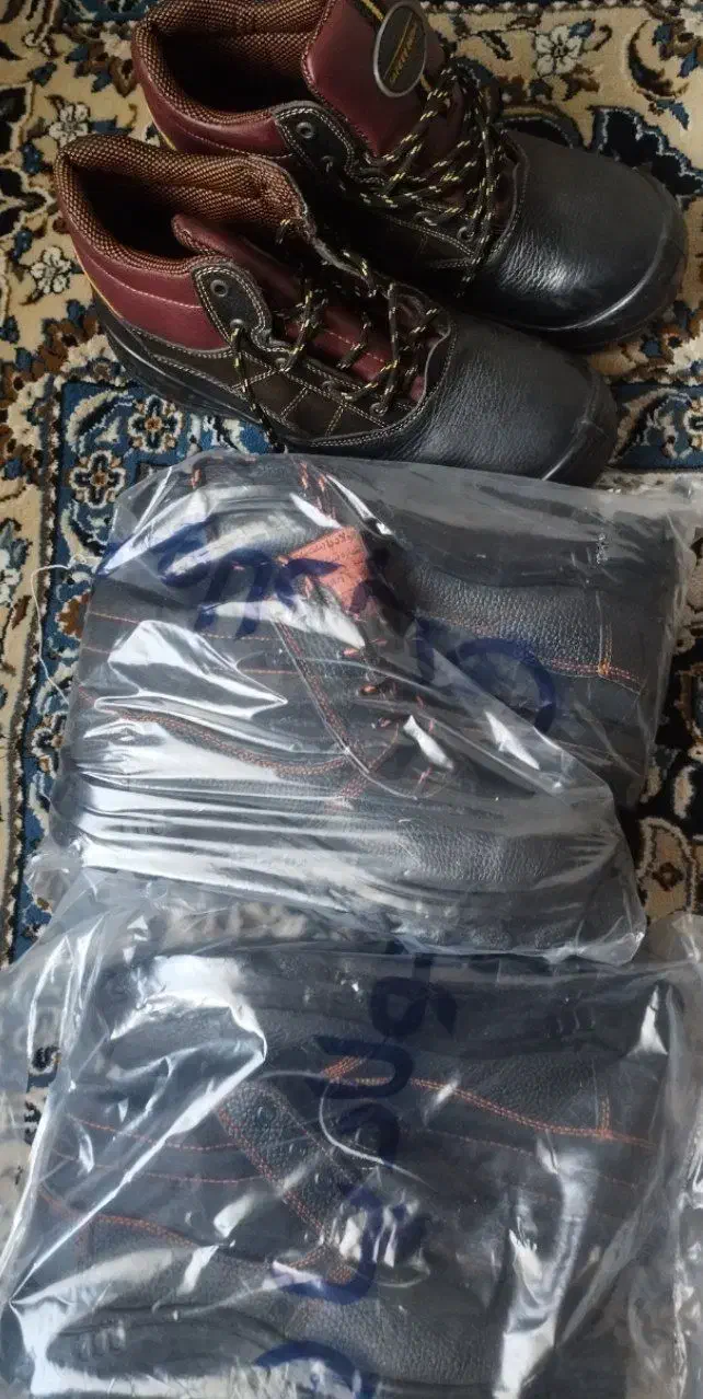 کفش سبک و محافظ گوش و کلاه ایمنی|ابزارآلات|قم, انسجام|دیوار