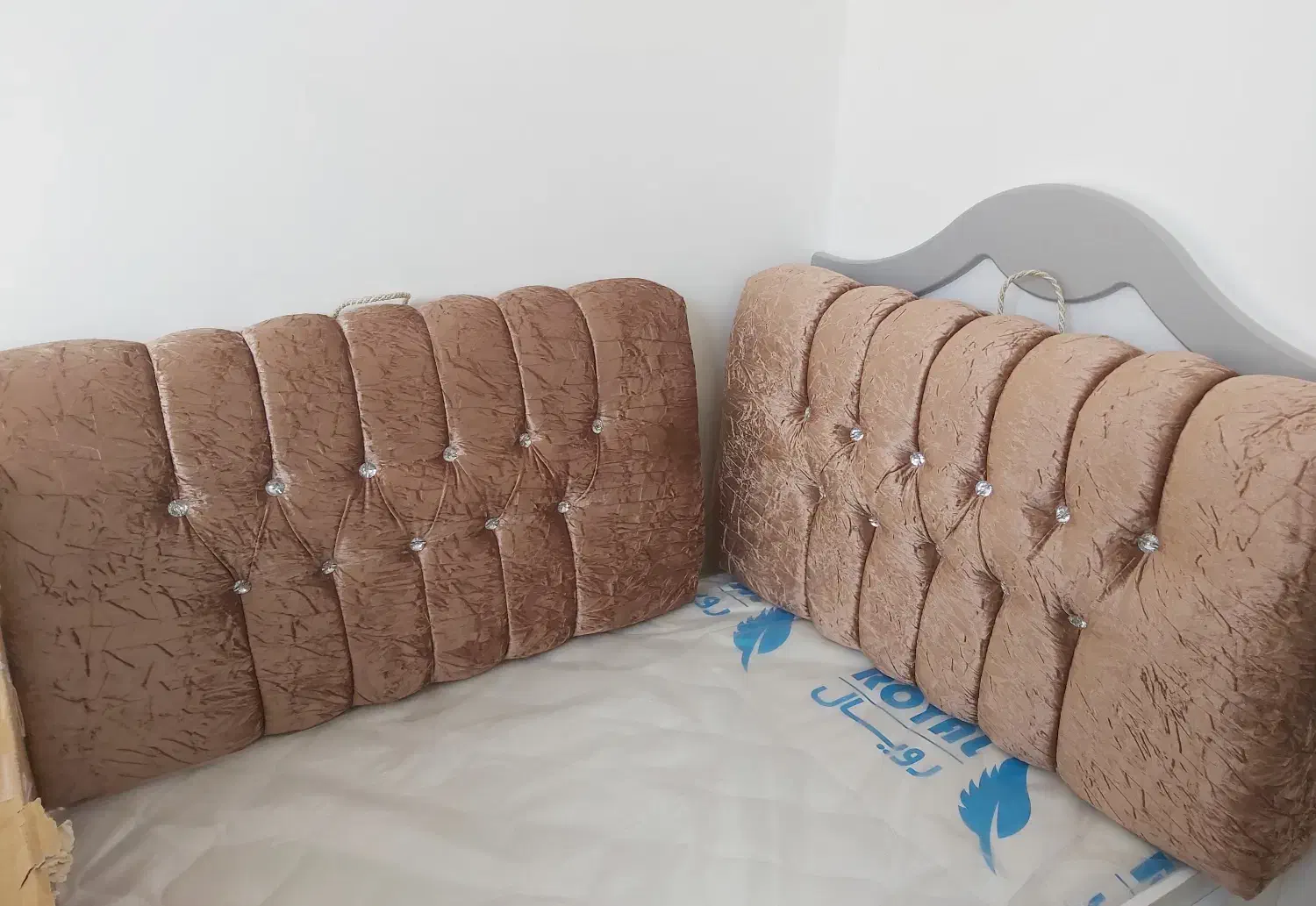 یک جفت پشتی مخطع مخمل|پشتی|اصفهان, طامه|دیوار